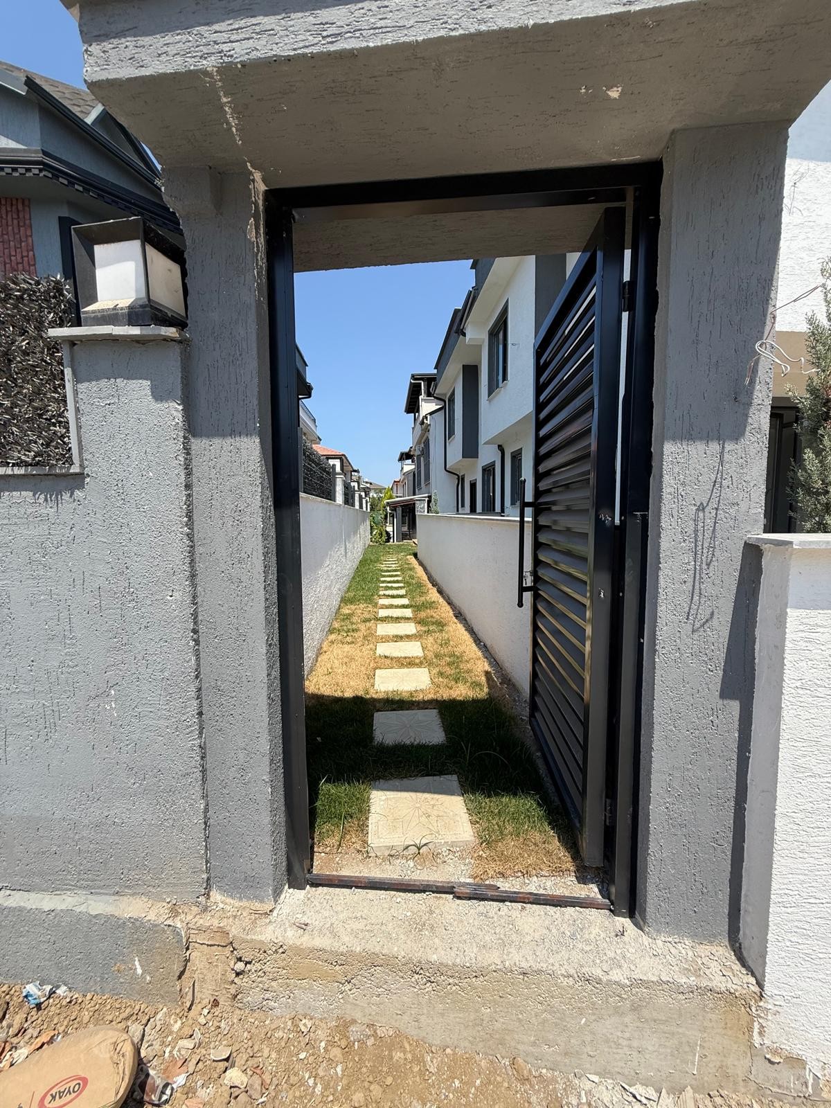 MÜSTAKİL GİRİŞ-BAHÇE, EBEVEYN BANYO, MERKEZ PLAJ 3+1 TRİPLEKS ! KOCAALİ YALI MH