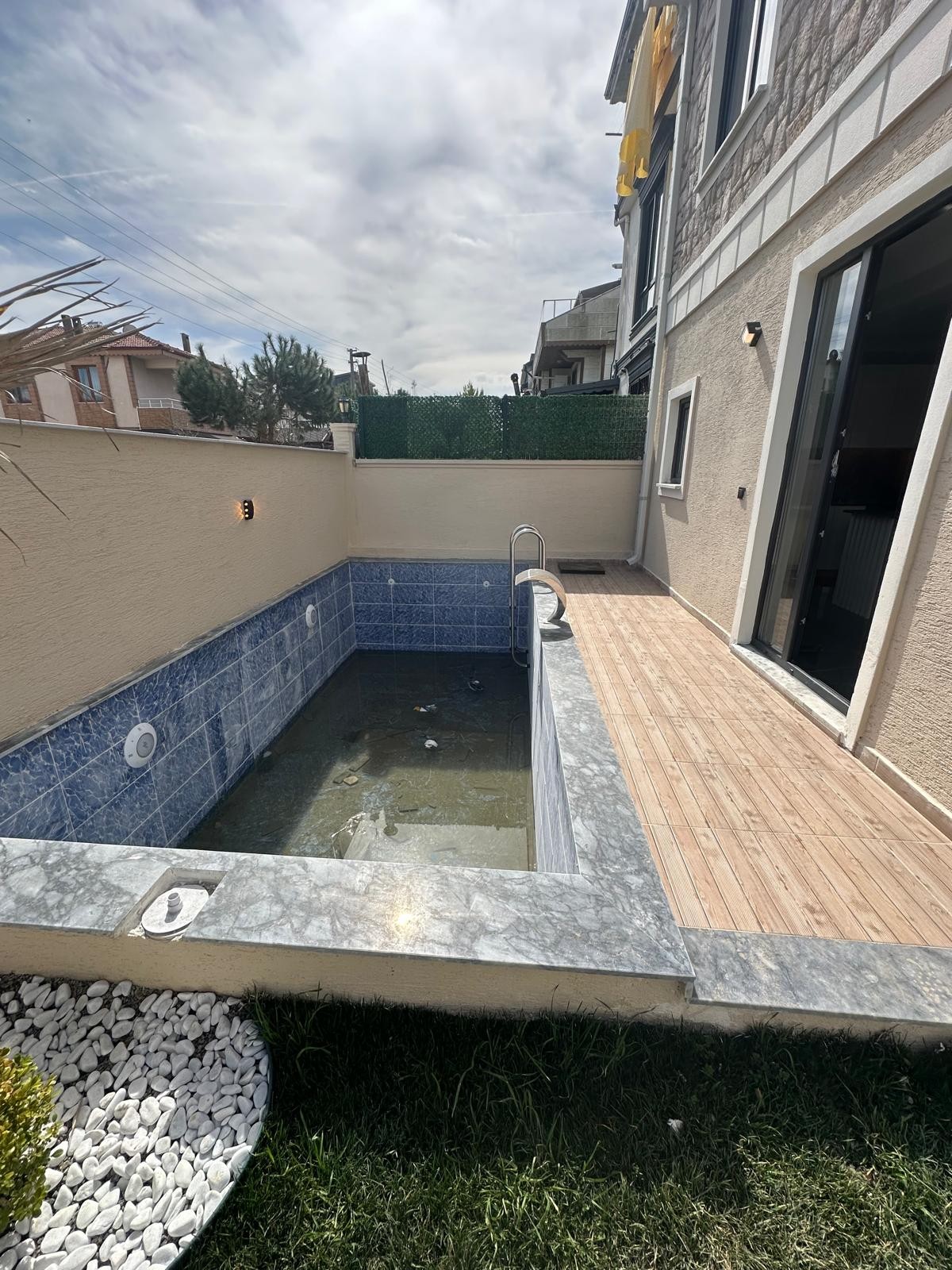 DENİZE 50M MESAFE, JAKUZİLİ, HAVUZLU, HAMAM KONSEPT BANYO 3+1 TRİPLEKS VİLLA! KOCAALİ YALI MH