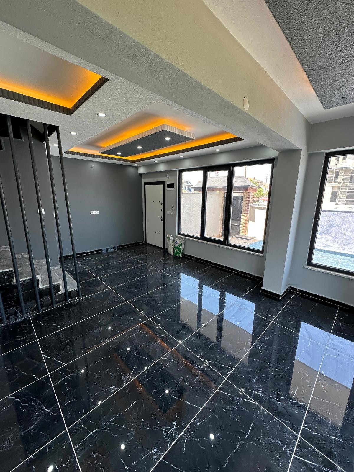 JAKUZİLİ, EBEVEYN BANYOLU, TAŞ KONSEPT, HAVUZLU, GENİŞ BAHÇE 3+1 TRİPLEKS VİLLA! KOCAALİ ALANDERE MH