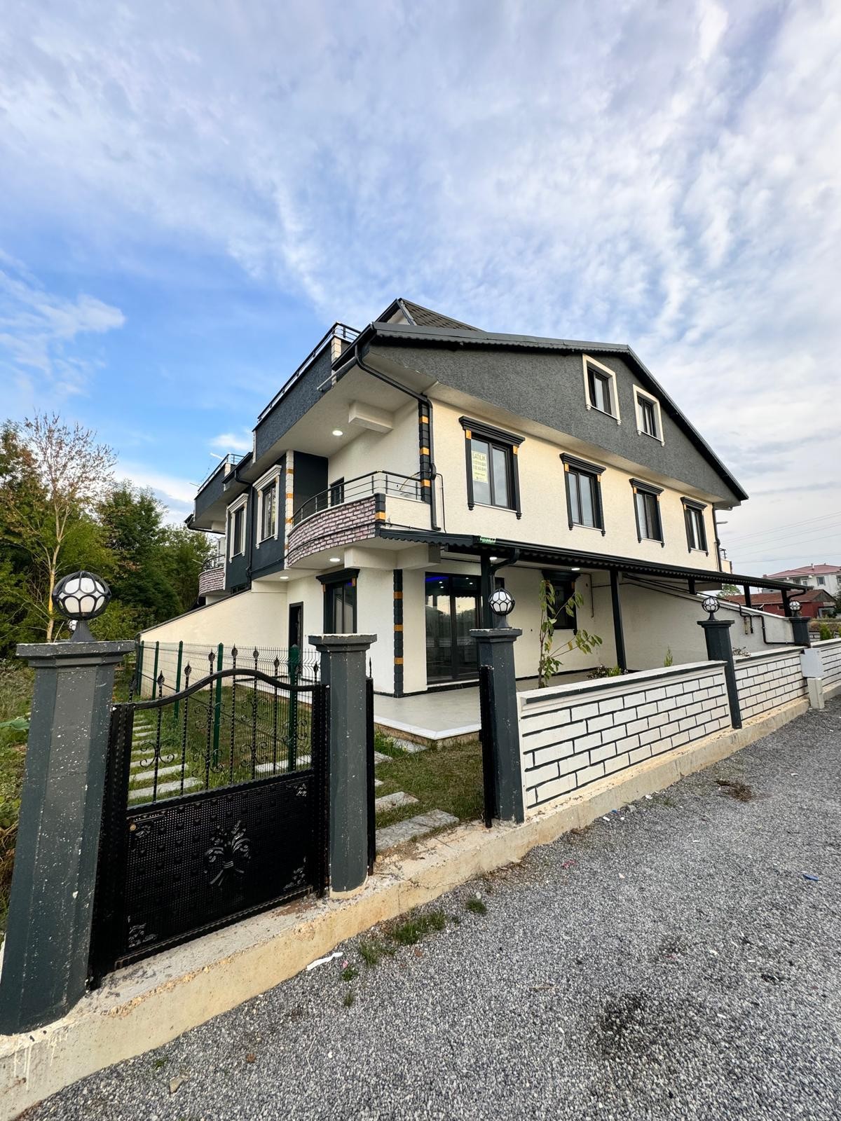 VERANDALI, YERDEN ISITMA, GENİŞ BAHÇE ALANLI F/P 5+1 TRİPLEKS VİLLA! KOCAALİ ALANDERE MH