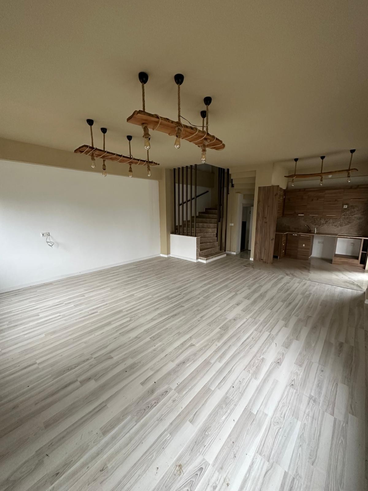210m2 ARSA İÇİNDE, İLÇEMİZİN EN UYGUN FİYATLI, ULTRA GENİŞ BAHÇELİ, KENDİNE GARAJLI 4+1 MÜSTAKİL TRİPLEKS VİLLASI! KOCAALİ ALANDERE MH