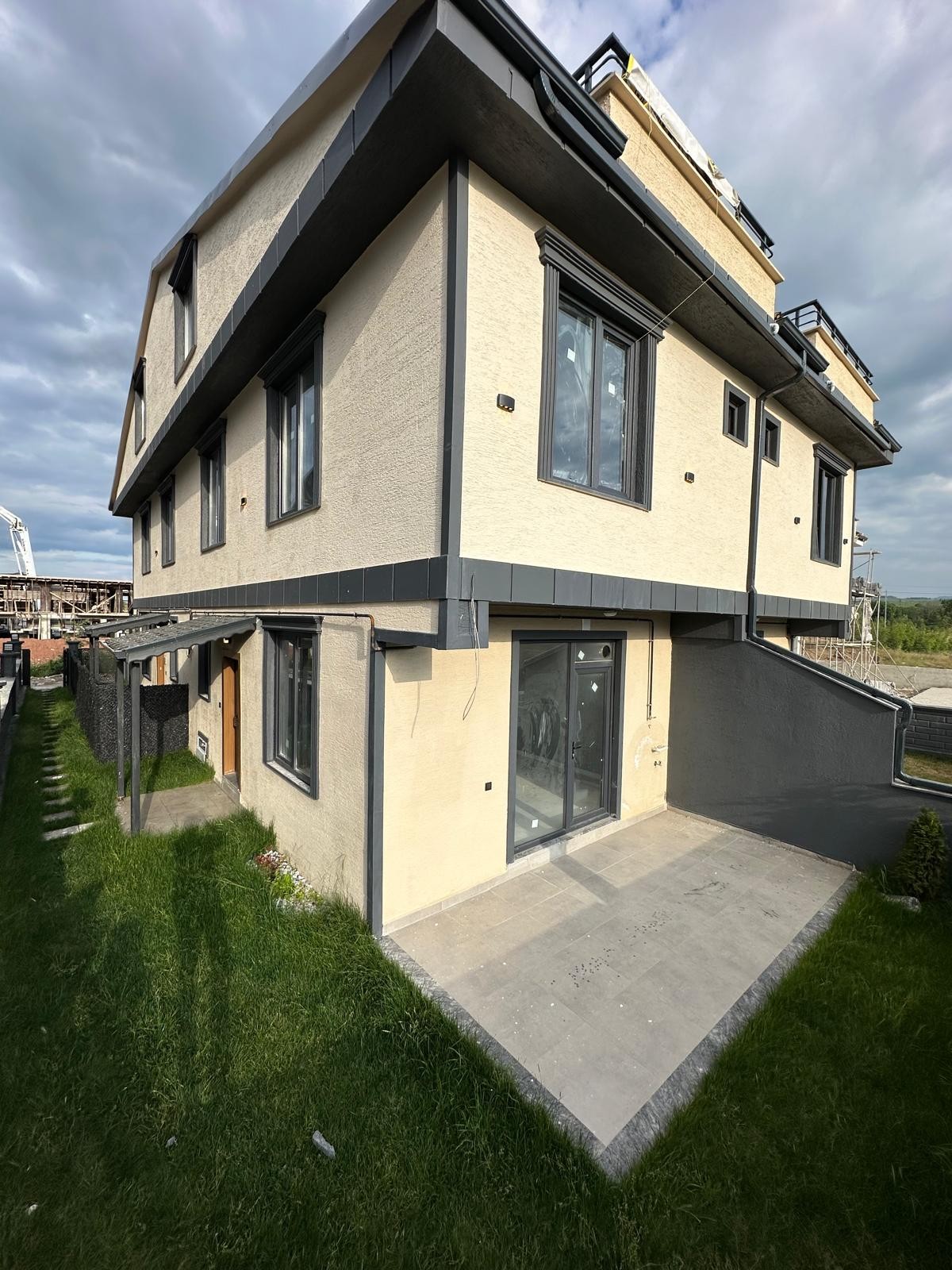 F/P, EBEVEYN BANYOLU, MÜSTAKİL GİRİŞ-BAHÇE, KOMBİ(PETEK), ARKA CEPHE 3+1 TRİPLEKS VİLLA! KOCAALİ YAYLA MH