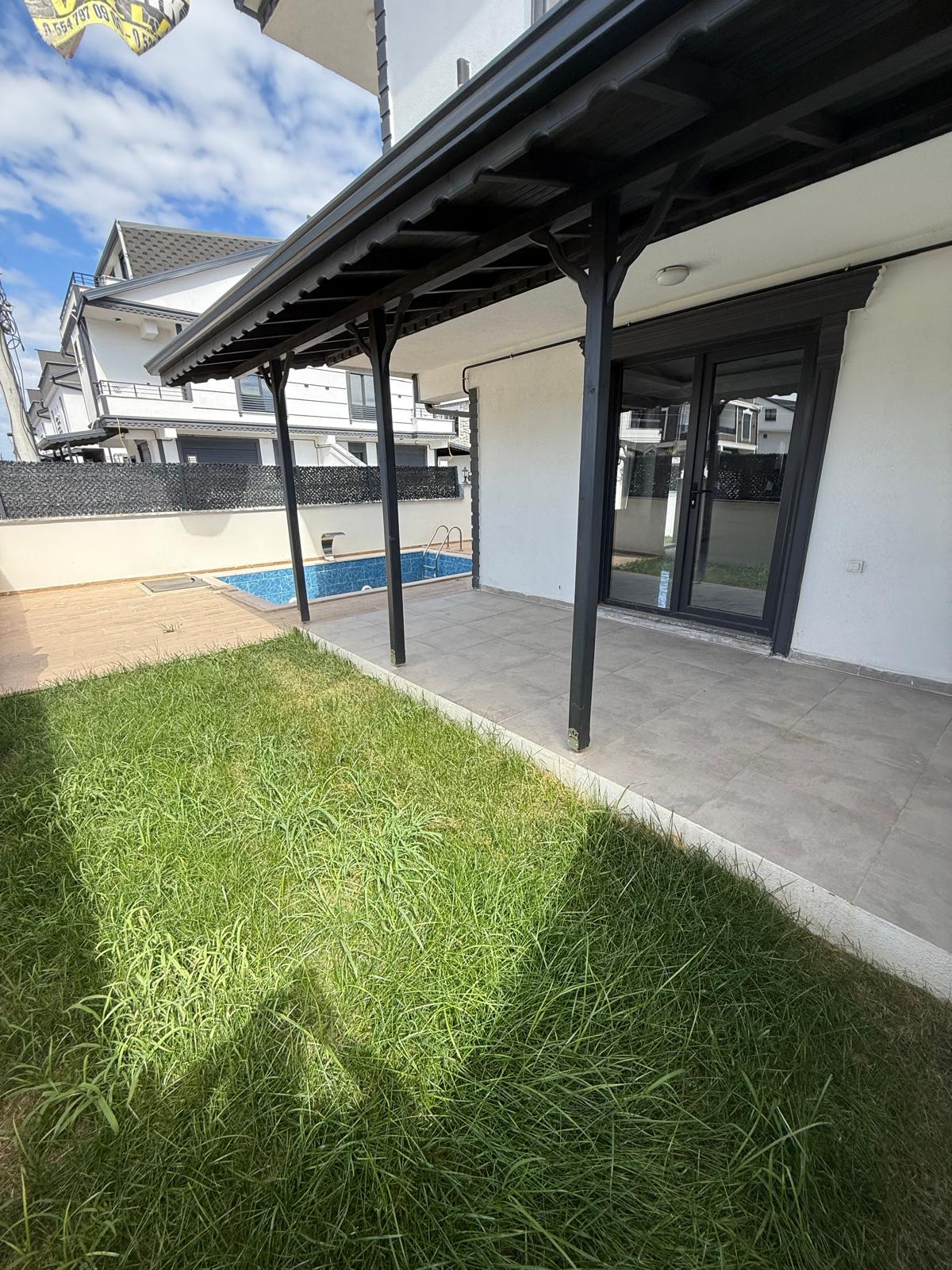 ULTRA GENİŞ BAHÇE, HAVUZLU, KÖŞE PARSEL, MERKEZ PLAJ 3+1 TRİPLEKS VİLLA! KOCAALİ YAYLA MH