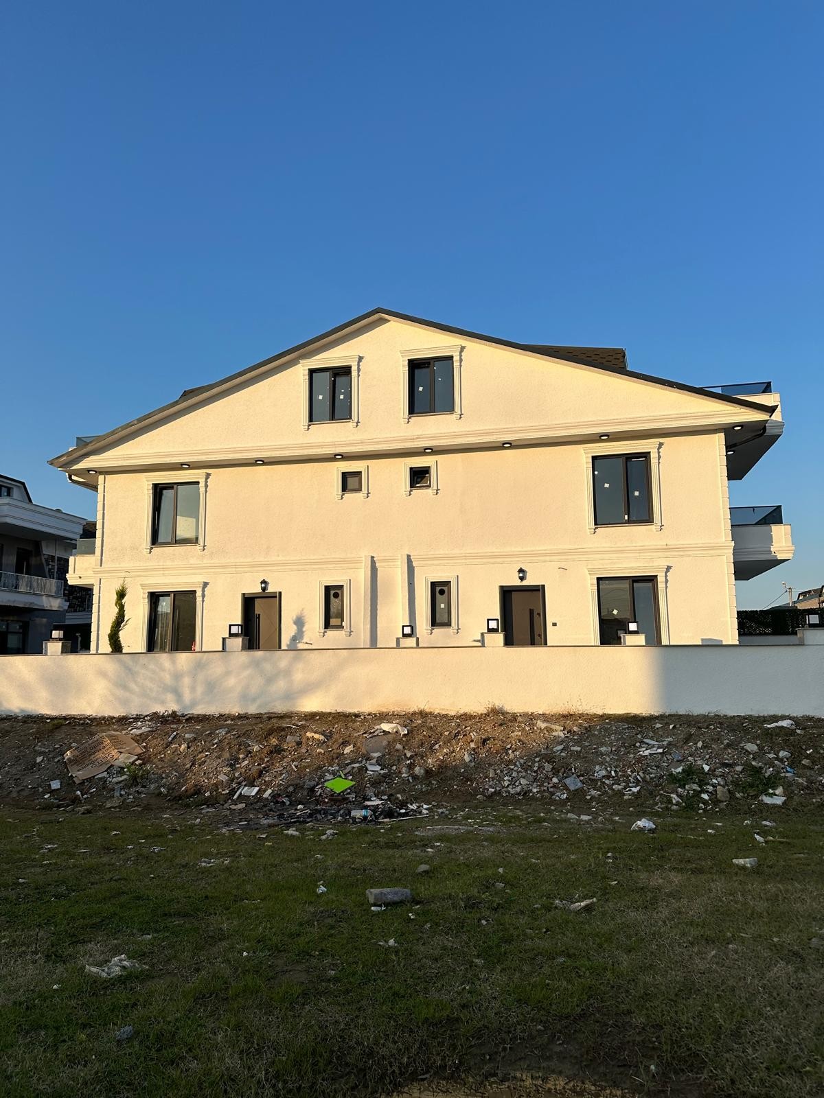 DENİZ MANZARALI, HAVUZLU SATILIK TRİPLEKS VİLLA! KOCAALİ ALANDERE MH