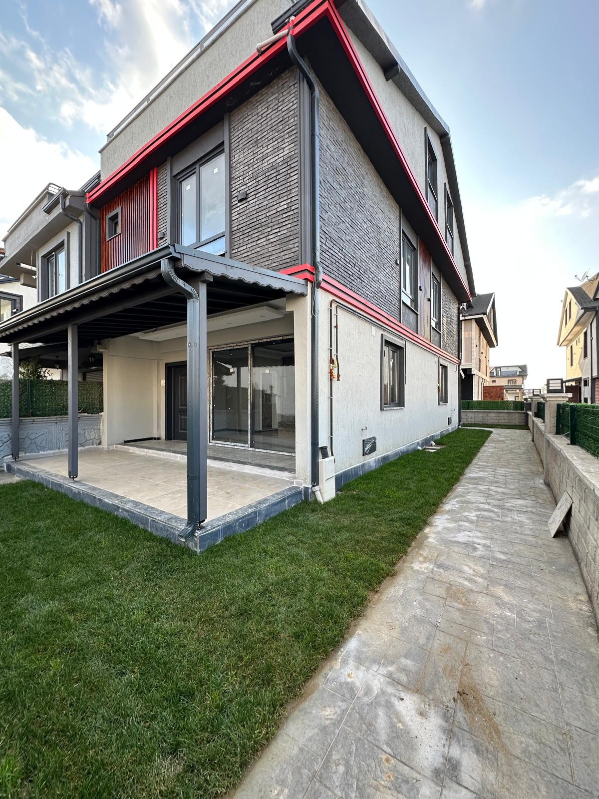 ÖN-ARKA CEPHE SEÇENEKLİ, GRANİT ZEMİN, EBEVEYN BANYOLU, YERDEN ISITMA 3+1 TRİPLEKS! KOCAALİ ALANDERE MH