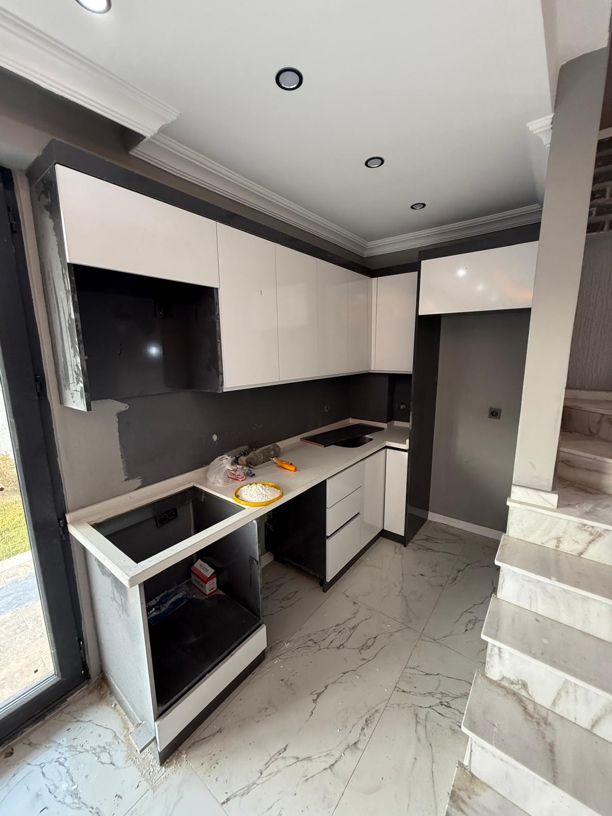 ÖN CEPHE, MÜSTAKİL GİRİŞ-BAHÇE, EBEVEYN BANYO 3+1 TRİPLEKS VİLLA! KOCAALİ ALANDERE MH