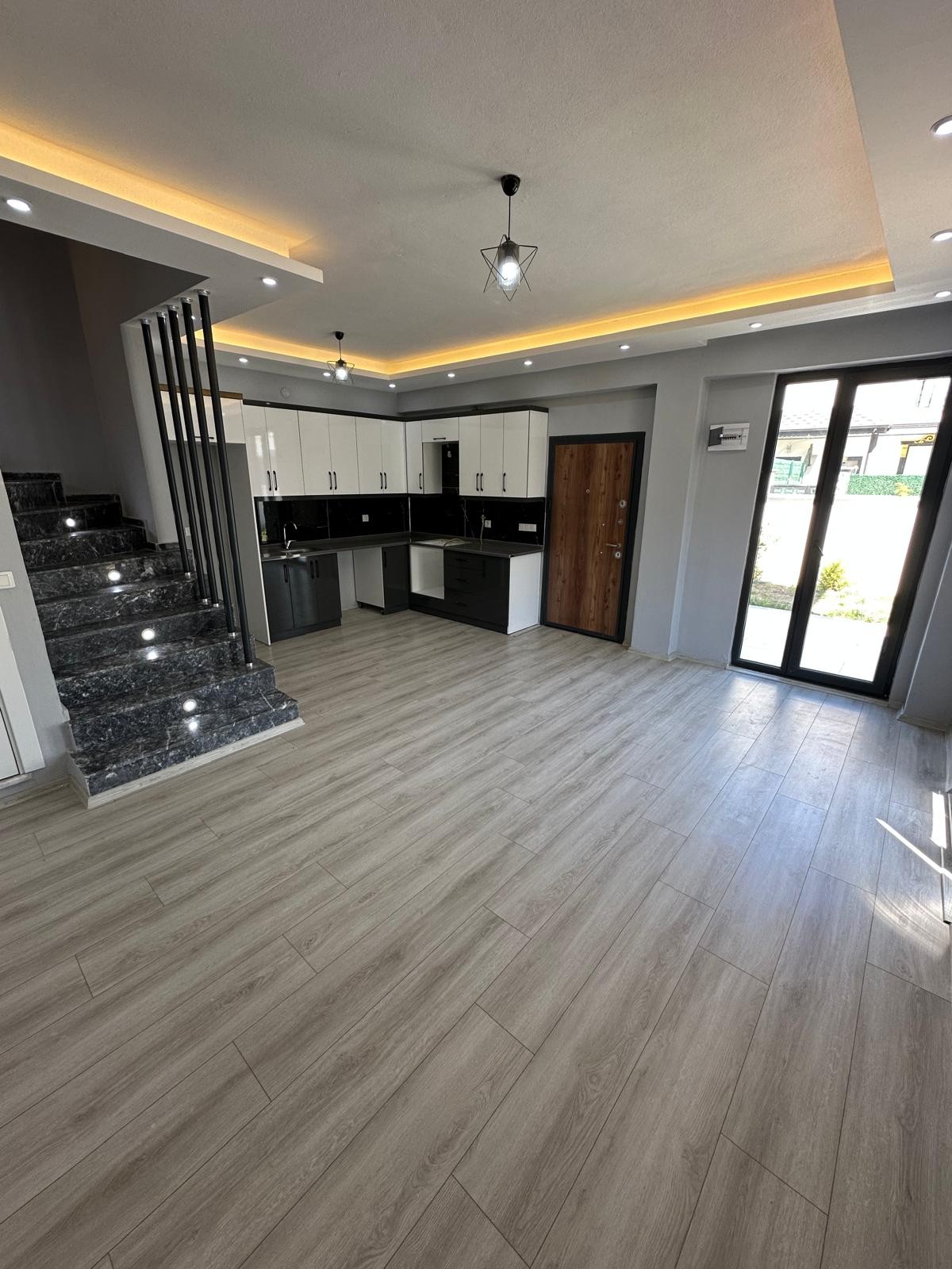 ULTRA GENİŞ BAHÇE ALANLI, KÖŞE PARSEL, EBEVEYN BANYOLU F/P 3+1 TRİPLEKS VİLLA! KOCAALİ YALI MH 