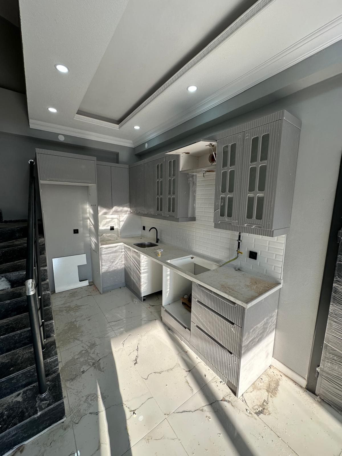 AYRIK NİZAM, 155m2 ARSA İÇİNDE, KOMPLE PANJURLU, HAVUZLU, ULTRA GENİŞ BAHÇE 4+1 TRİPLEKS VİLLA! KOCAALİ ALANDERE MH