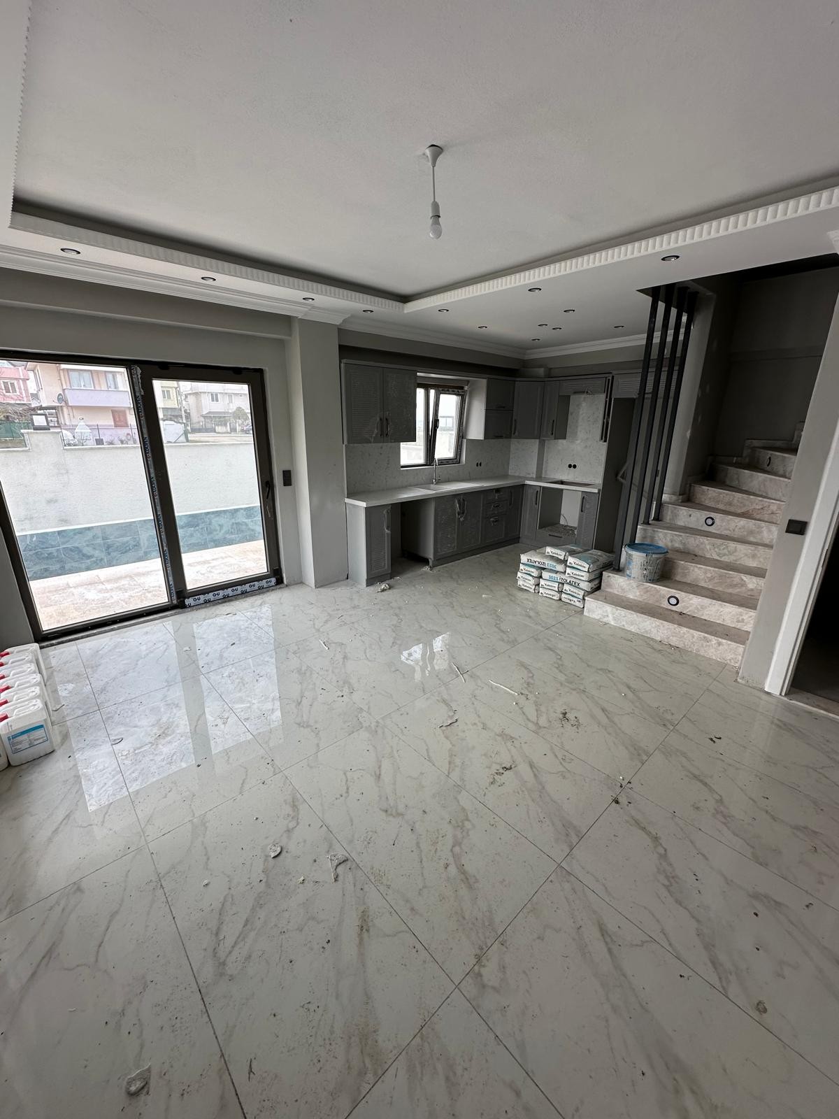 ALAÇATI TAŞ KONSEPT, DENİZ MANZARALI, ARKA CEPHE, HAVUZLU 3+1 TRİPLEKS VİLLA! KOCAALİ ALANDERE MH