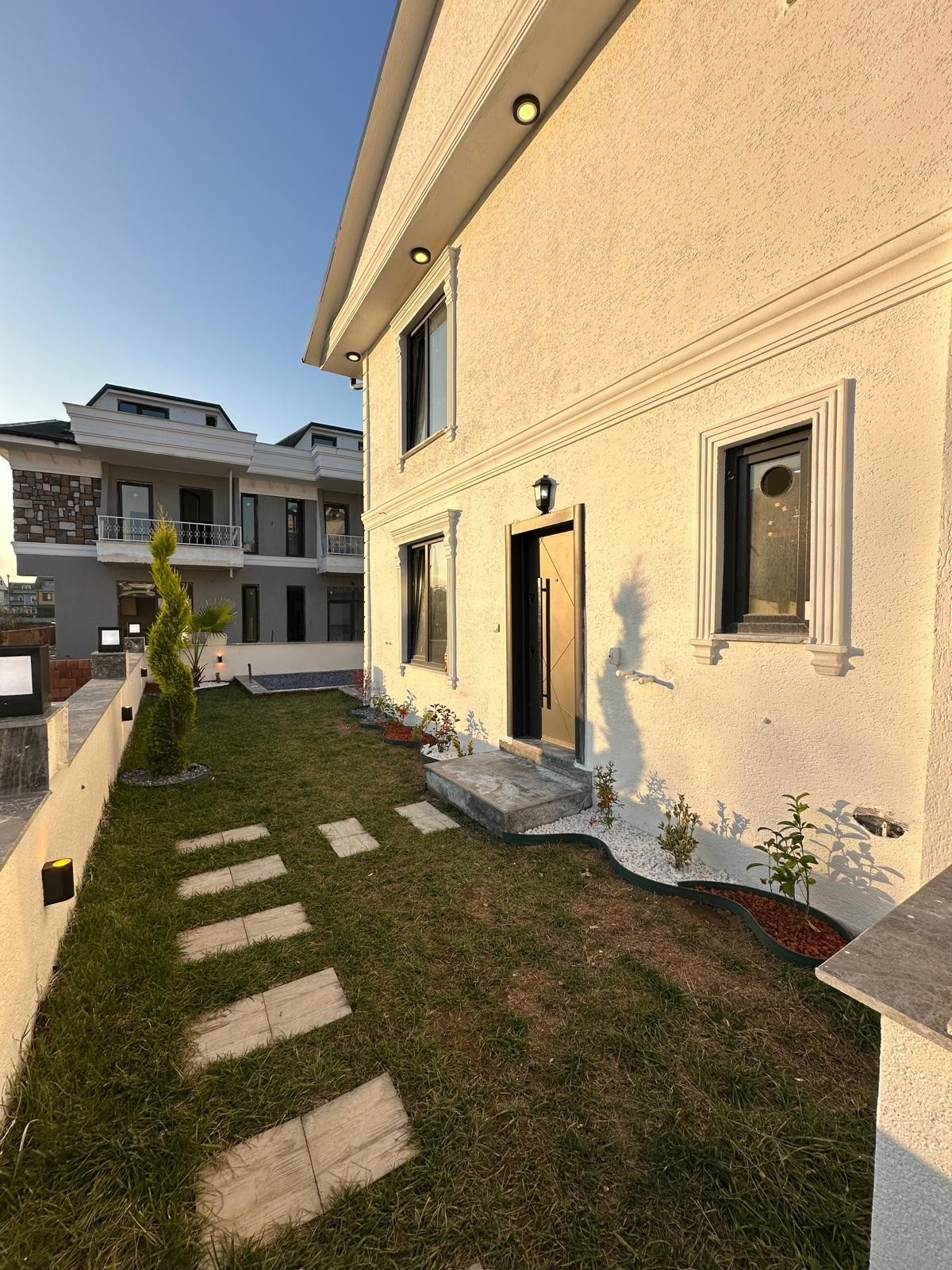 DENİZ MANZARALI, HAVUZLU SATILIK TRİPLEKS VİLLA! KOCAALİ ALANDERE MH