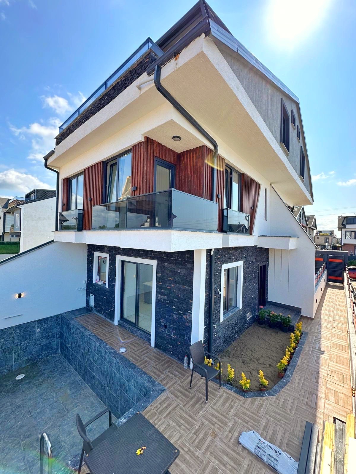 LÜKS DİZAYN, HAVUZLU, EBEVEYN BANYOLU, YERDEN ISITMA, ARKA CEPHE 4+1 TRİPLEKS VİLLA! KOCAALİ ALANDERE MH