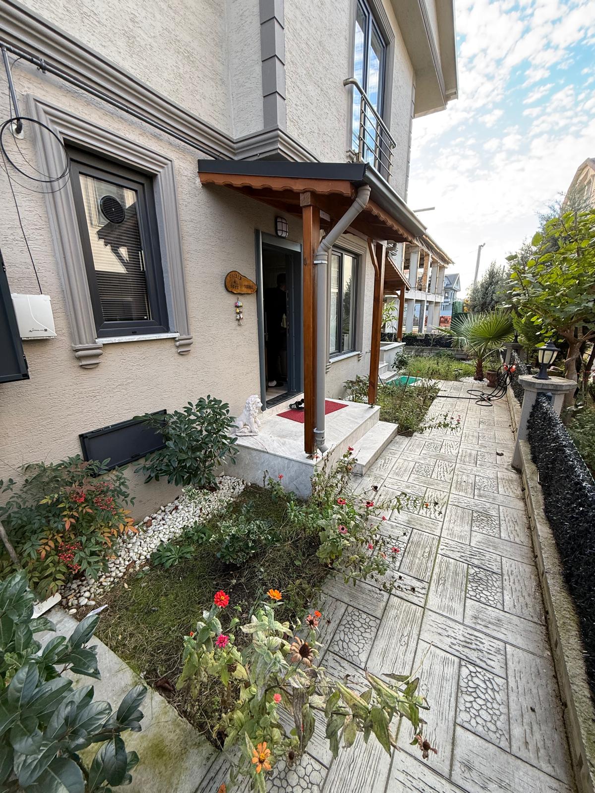 MERKEZ PLAJ, ARKA CEPHE, PLAJA 200METRE, EBEVEYN BANYOLU TRİPLEKS 3+1 VİLLA! KOCAALİ YALI MH