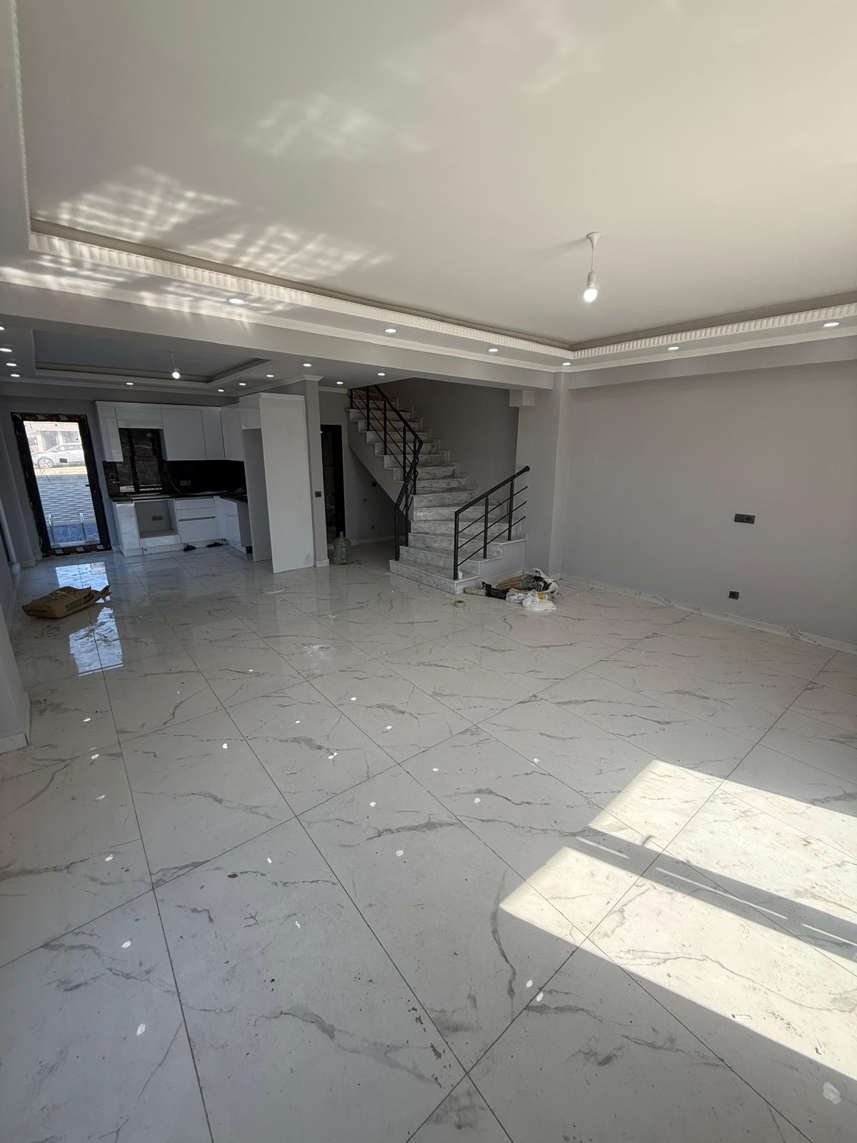180m2 ARSA İÇİNDE, TAM BAĞIMSIZ MÜSTAKİL! HAVUZLU, KENDİNE GARAJLI 5+1 TRİPLEKS VİLLA! KOCAALİ ALANDERE MH