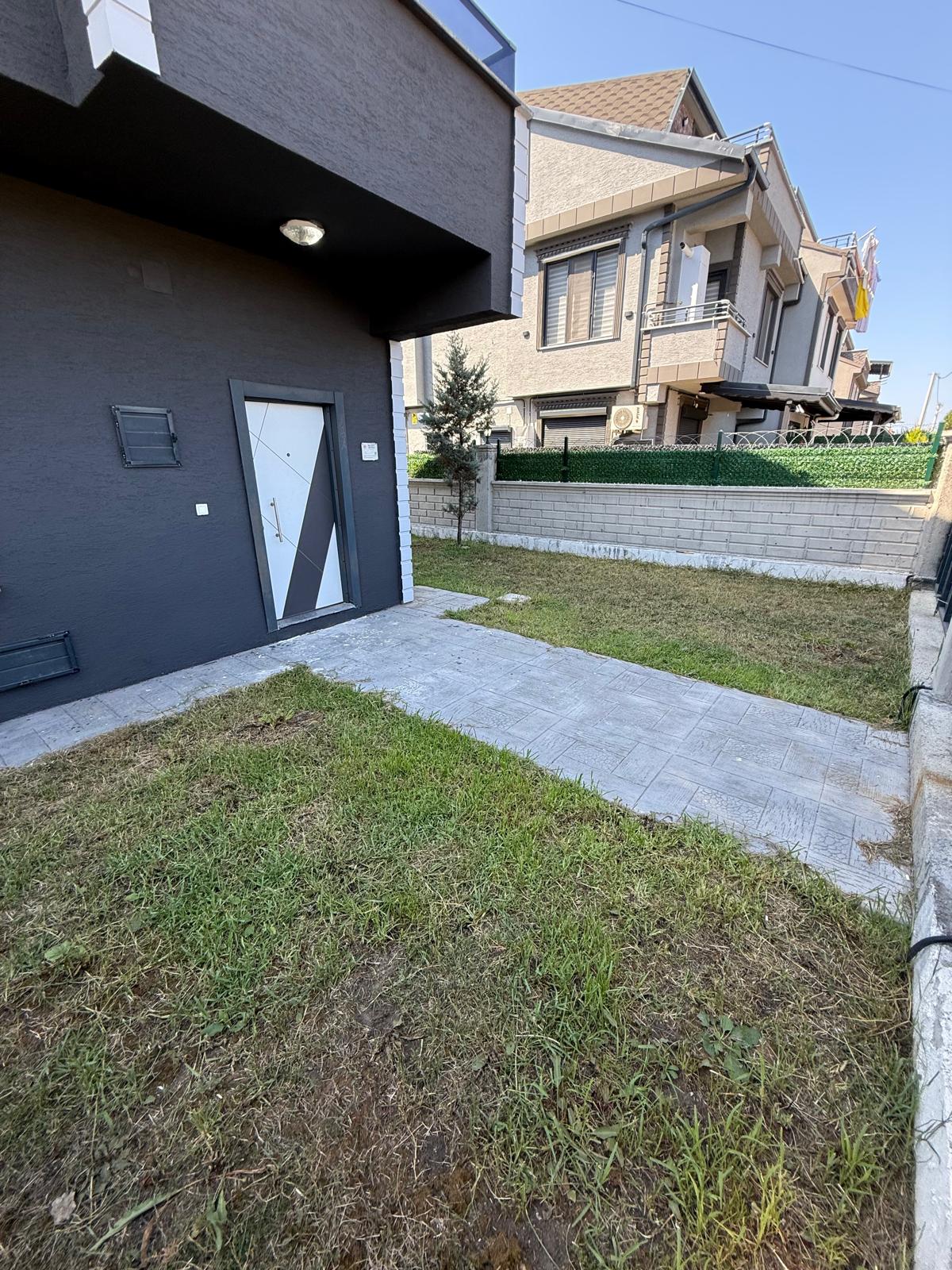 210m2 ARSA İÇİNDE, İLÇEMİZİN EN UYGUN FİYATLI, ULTRA GENİŞ BAHÇELİ, KENDİNE GARAJLI 4+1 MÜSTAKİL TRİPLEKS VİLLASI! KOCAALİ ALANDERE MH