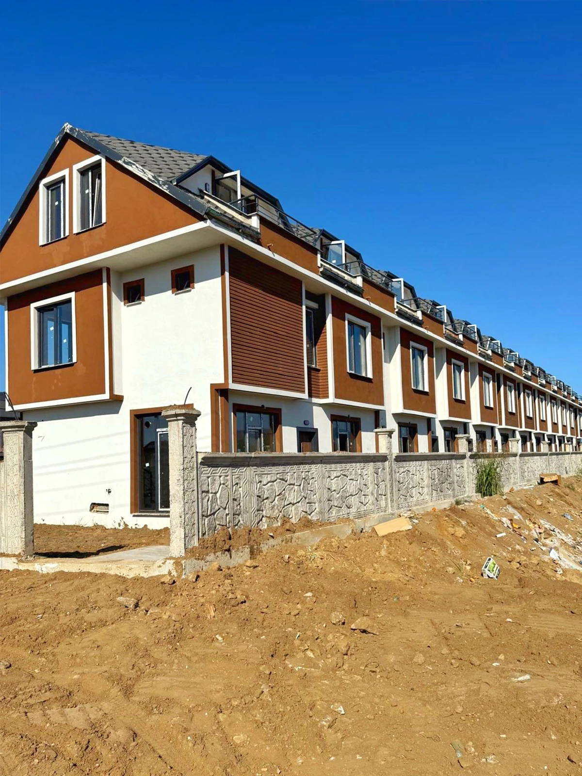 İLÇEMİZİN EN UYGUN FİYAT VİLLASI! EBEVEYN BANYO, DENİZE 50METRE, ÖN-ARKA ÇİFT BAHÇELİ 3+1 TRİPLEKS VİLLA! KOCAALİ KADIKÖY MH