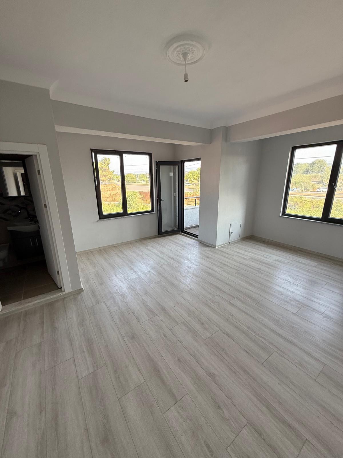 HAVUZLU, ÇİFT CEPHE GENİŞ BAHÇE, MERKEZ PLAJ, EBEVEYN BANYOLU 4+1 TRİPLEKS VİLLA! KOCAALİ YAYLA MH