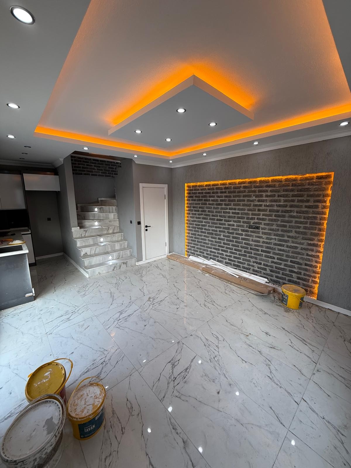 ÖN CEPHE, MÜSTAKİL GİRİŞ-BAHÇE, EBEVEYN BANYO 3+1 TRİPLEKS VİLLA! KOCAALİ ALANDERE MH
