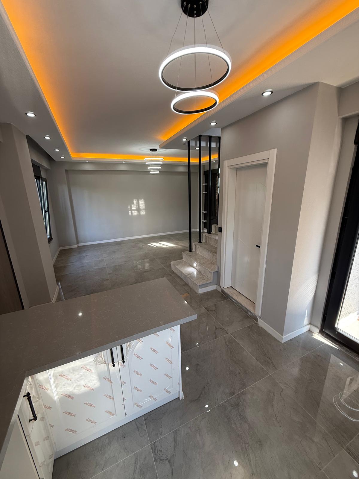 HAVUZLU, AYRI MUTFAK KONSEPT, MÜSTAKİL GİRİŞ-BAHÇE, EBEVEYN BANYOLU 4+1 TRİPLEKS VİLLA! KOCAALİ ALANDERE MH