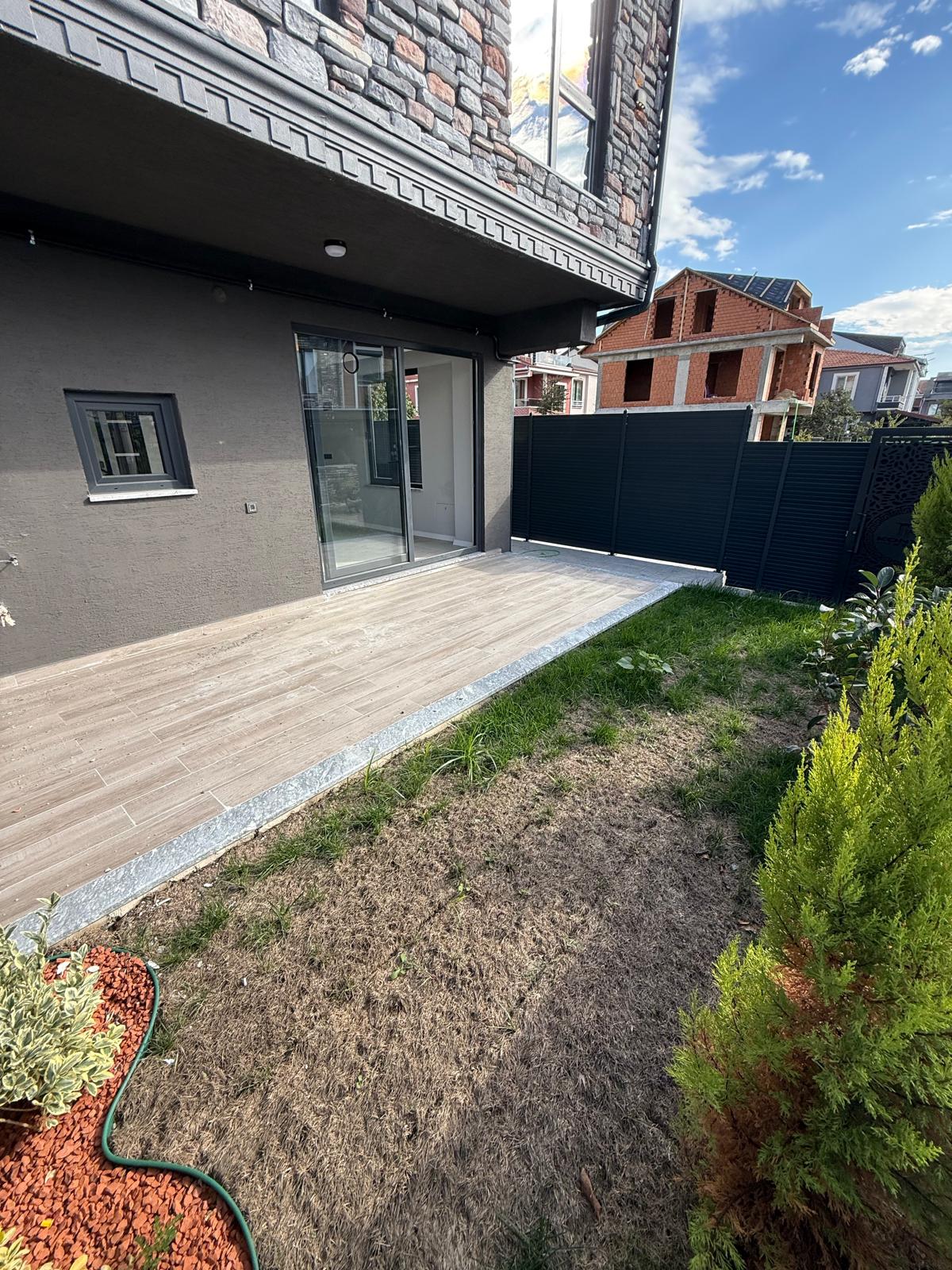 LÜKS DİZAYN, MERKEZ PLAJ, EBEVEYN BANYOLU, KOMPLE GRANİT ZEMİN 3+1 TRİPLEKS VİLLA! KOCAALİ YALI MH