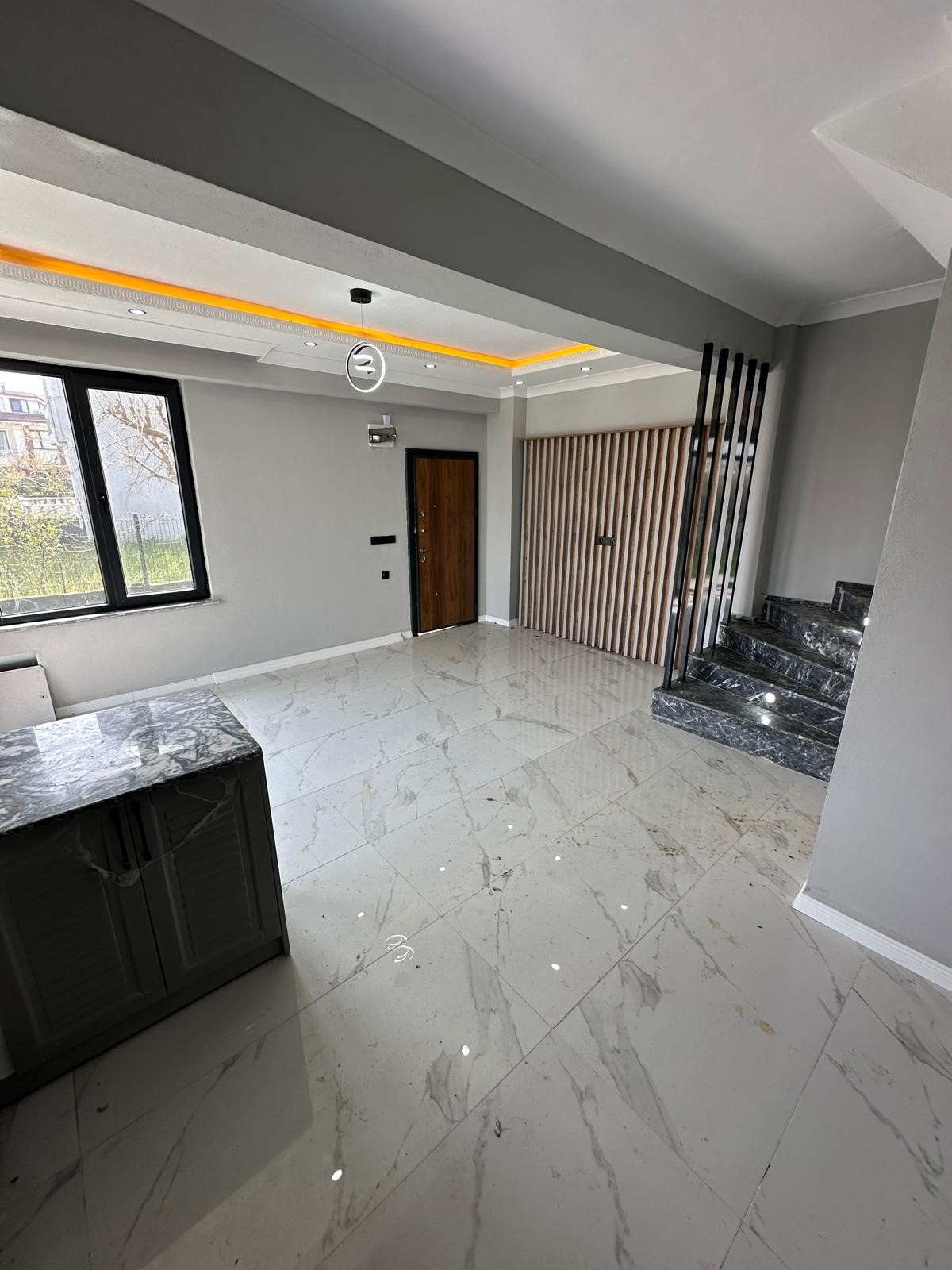 BAĞIMSIZ MÜSTAKİL/GİRİŞ-BAHÇE, GENİŞ BAHÇE ALANLI, DENİZE YÜRÜME MESAFESİ(150M) 3+1 TRİPLEKS VİLLA! KOCAALİ ALANDERE MH