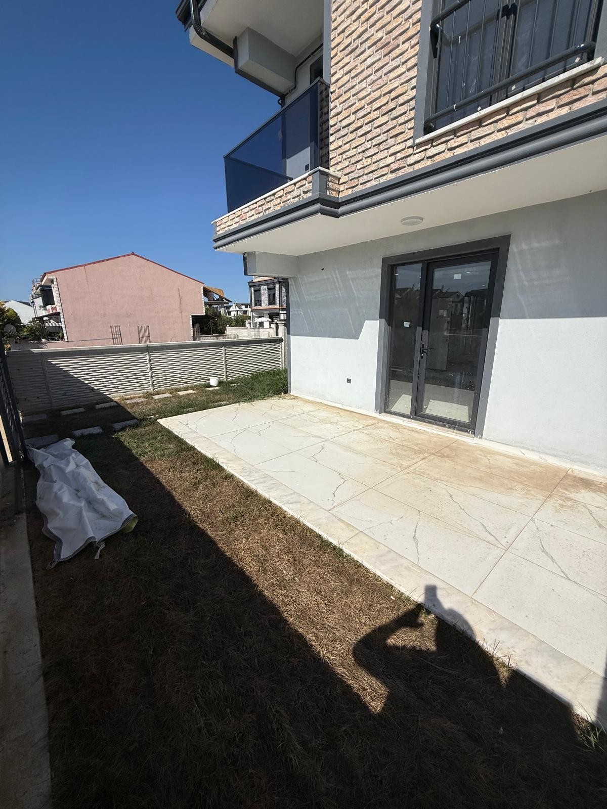 180m2 ARSA İÇİNDE, TAM BAĞIMSIZ MÜSTAKİL! HAVUZLU, KENDİNE GARAJLI 5+1 TRİPLEKS VİLLA! KOCAALİ ALANDERE MH