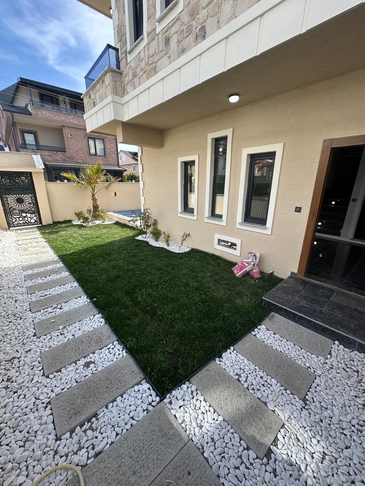 DENİZE 50M MESAFE, JAKUZİLİ, HAVUZLU, HAMAM KONSEPT BANYO 3+1 TRİPLEKS VİLLA! KOCAALİ YALI MH