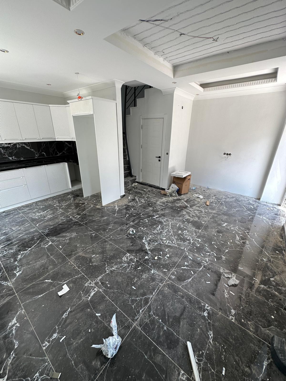 PLAJA 150METRE, MERKEZ PLAJ, KOMPLE GRANİT ZEMİN, EBEVEYN BANYO 3+1 TRİPLEKS VİLLA! KOCAALİ YALI MH