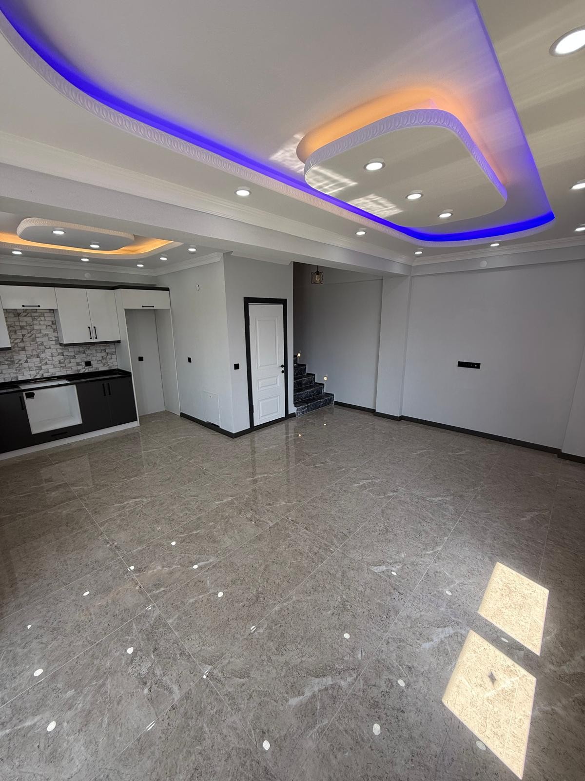 GENİŞ BAHÇE-BİNA KULLANIM ALANLI, HAVUZLU, MERKEZ PLAJ, PLAJA 80METRE, ARKA CEPHE 4+1 TRİPLEKS VİLLA! KOCAALİ YAYLA MH