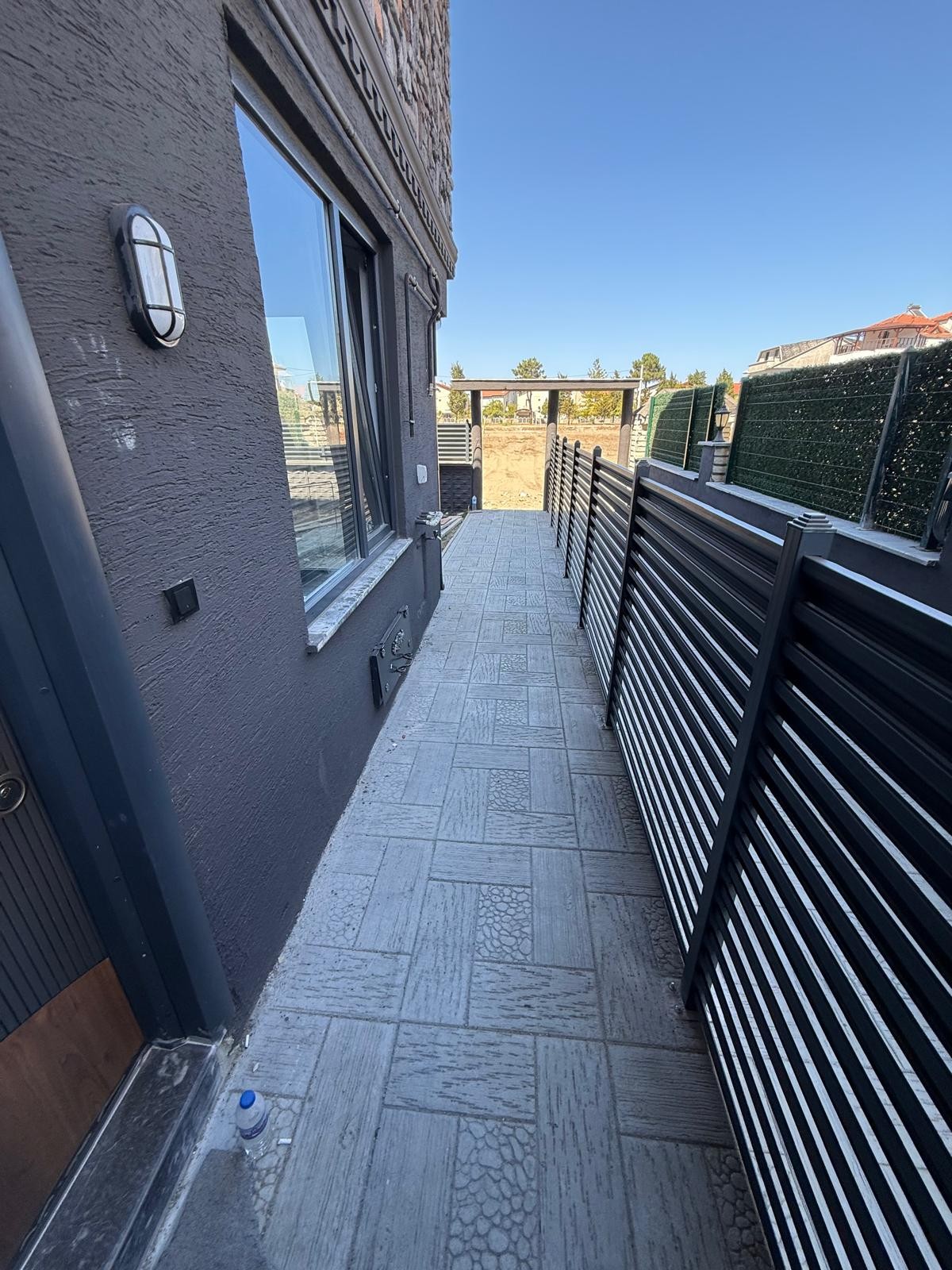 EMSALSİZ FIRSAT FİYATLI, MERKEZ PLAJ, HAVUZLU, ÖN CEPHE, LÜKS DİZAYN, PLAJA 225METRE 3+1 TRİPLEKS VİLLA! KOCAALİ YAYLA MH