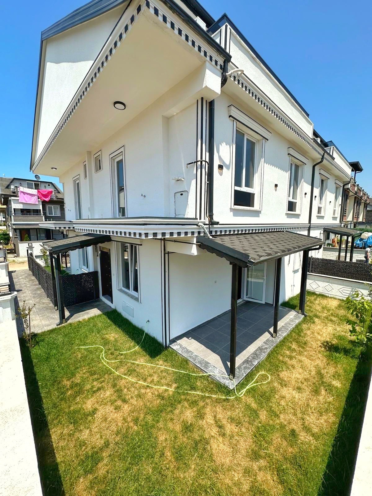 EBEVEYN BANYO, MÜSTAKİL GİRİŞ, MÜSTAKİL BAHÇE, VERANDALI 3+1 TRİPLEKS VİLLA! KOCAALİ ALANDERE MH