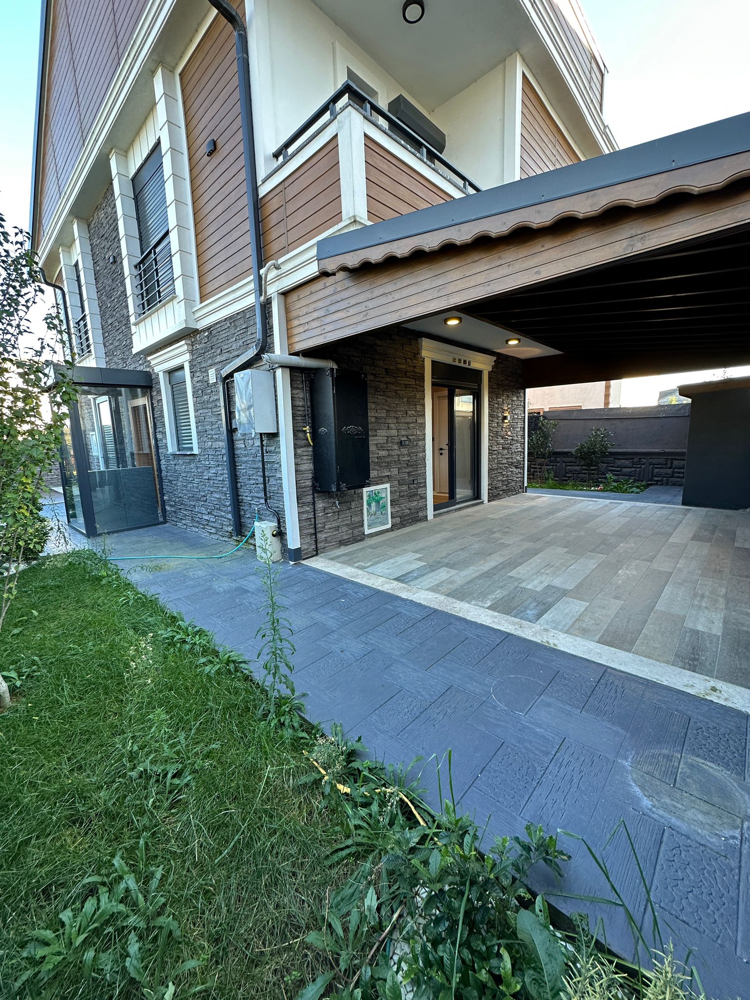 ULTRA LÜKS, 216m2 ARSA İÇİNDE TAM BAĞIMSIZ MÜSTAKİL! HAVUZLU, JAKUZİLİ, ULTRA GENİŞ BAHÇE, KENDİNE GARAJLI 4+1 TRİPLEKS VİLLA! KOCAALİ ALANDERE MH