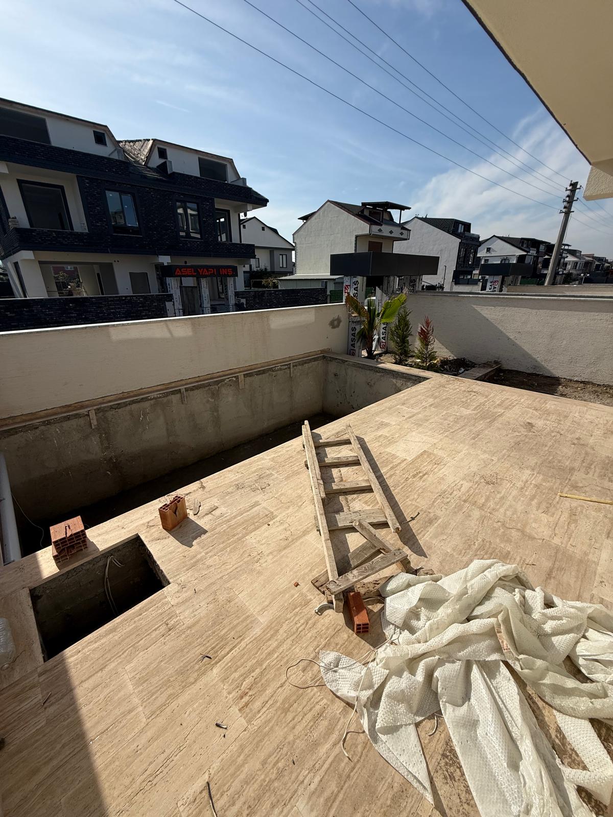 HAVUZLU, ÖN CEPHE, LÜKS DİZAYN, ÇİFT EBEVEYN BANYOLU 3+1 TRİPLEKS VİLLA! KOCAALİ ALANDERE MH