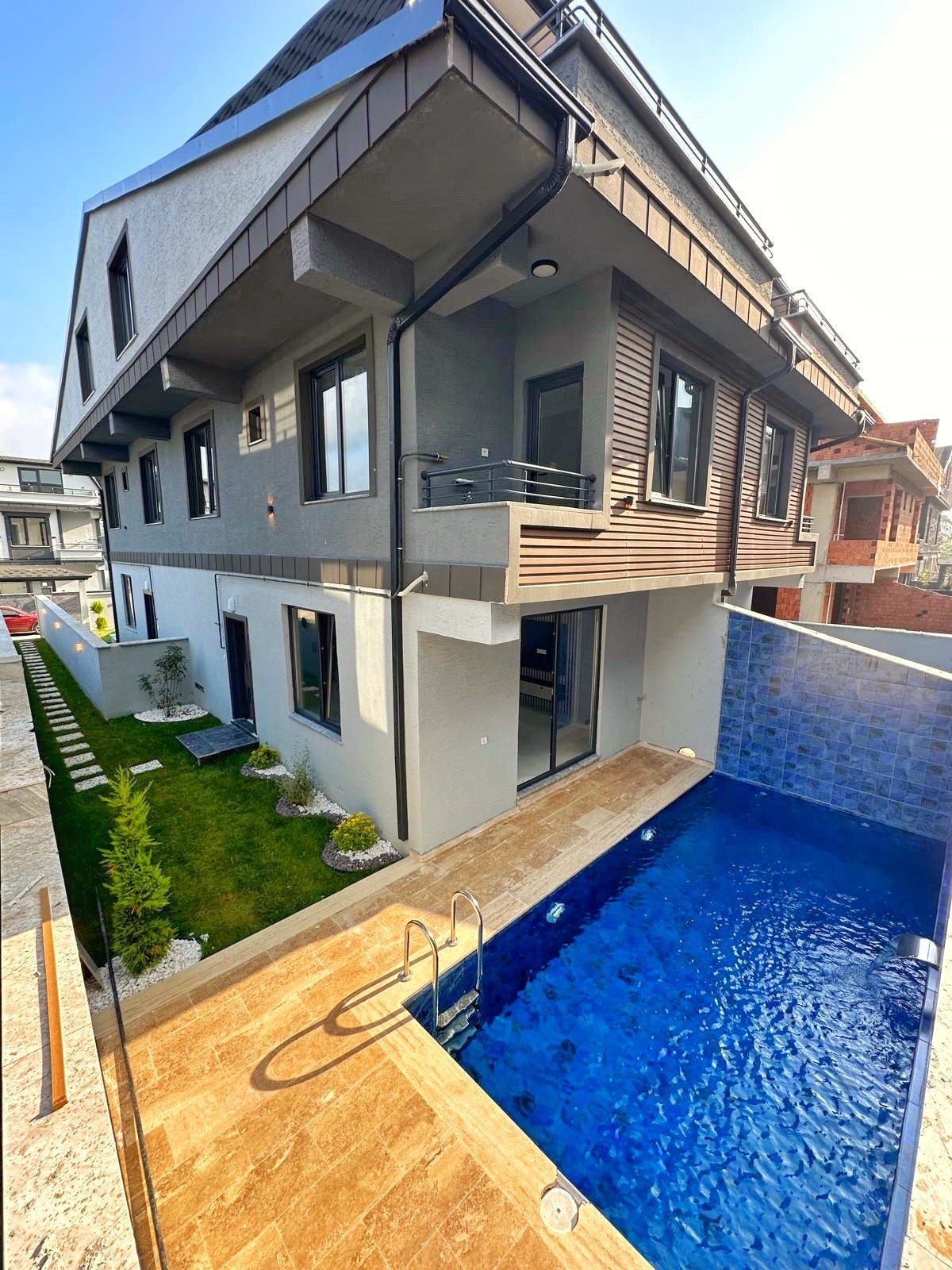 MÜSTAKİL GİRİŞ, MÜSTAKİL BAHÇE, HAVUZLU, KOMBİ-PETEK 4+1 TRİPLEKS VİLLA! KOCAALİ ALANDERE MH