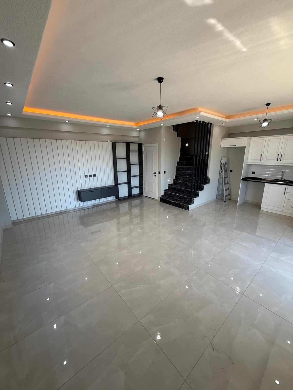 ULTRA GENİŞ BİNA ALANLI, ÖN CEPHE, ÜNİVERSİTE YANI, 144M2 KENDİ ARSASI, HAVUZLU 4+1 TRİPLEKS VİLLA! KOCAALİ ALANDERE MH