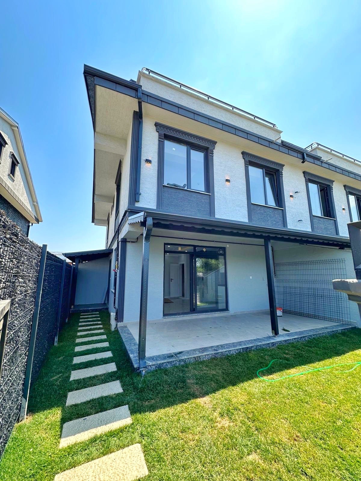 ÖN CEPHE, BAĞIMSIZ MÜSTAKİL GİRİŞ, VERANDALI, YERDEN ISITMA  3+1 TRİPLEKS VİLLA! KOCAALİ ALANDERE MH