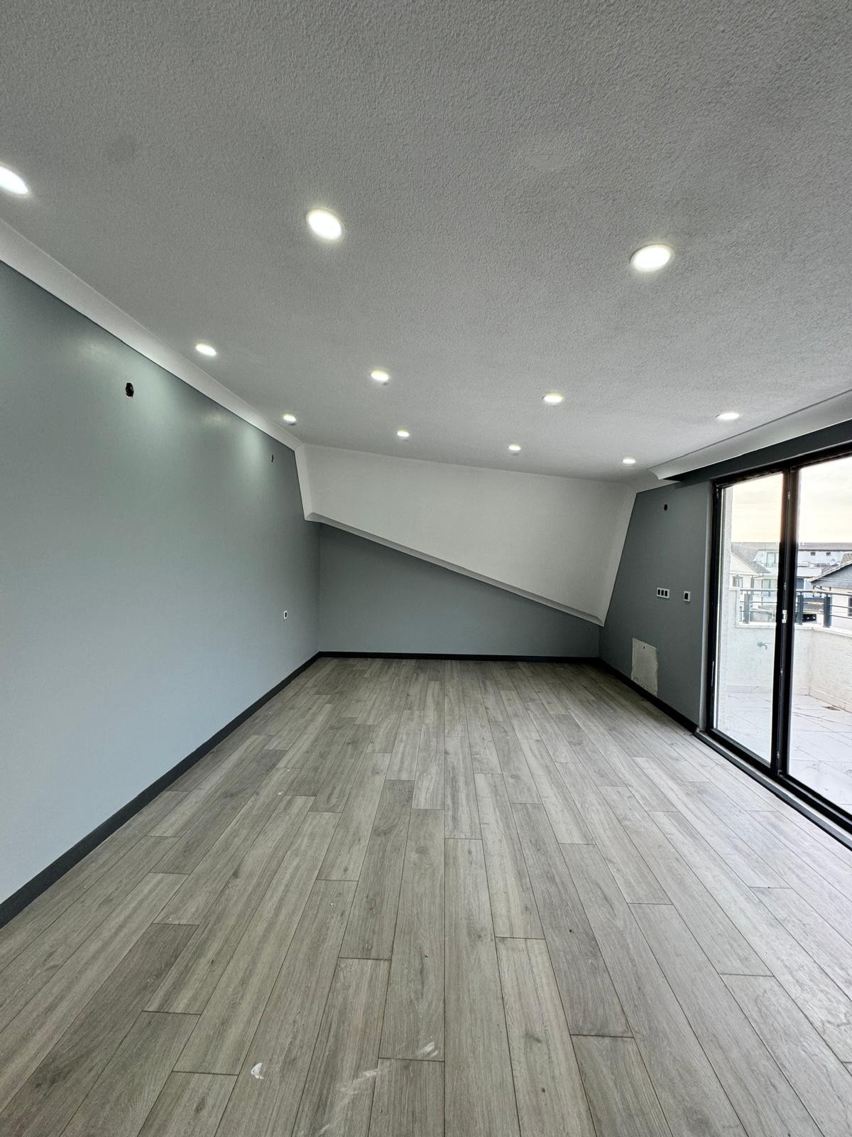VERANDALI, YERDEN ISITMA, GENİŞ BAHÇE ALANLI F/P 5+1 TRİPLEKS VİLLA! KOCAALİ ALANDERE MH