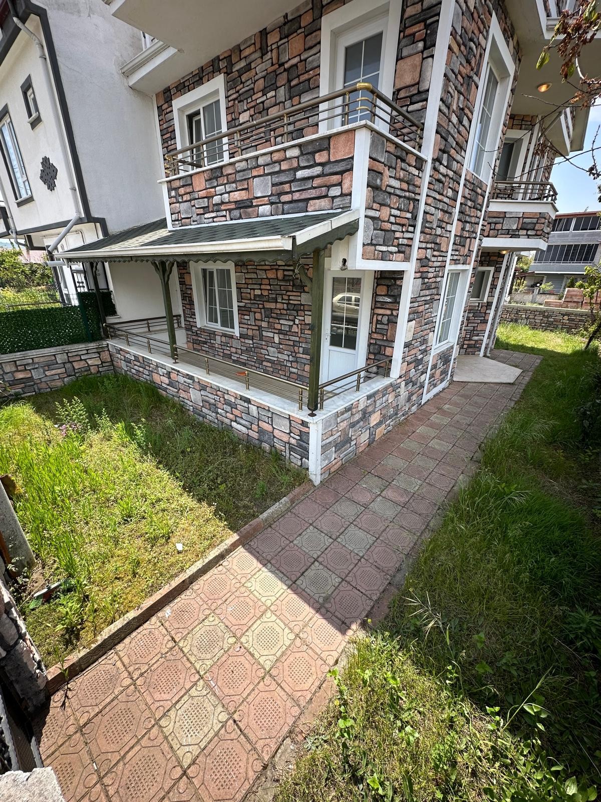 TAM BAĞIMSIZ EN UYGUN FİYAT 4+1 MÜSTAKİL! AYRI MUTFAK, 162m2 ARSA İÇİNDE, DENİZE 50M! KOCAALİ YAYLA MH