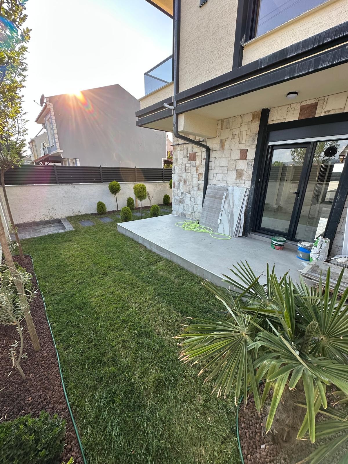 162m2 ARSA İÇİNDE TAM BAĞIMSIZ MÜSTAKİL, HER KAT DENİZ MANZARALI(3.PARSEL), ISITMALI HAVUZLU(40m2), MERKEZ PLAJ 4+1 TRİPLEKS VİLLA! KOCAALİ YALI MH