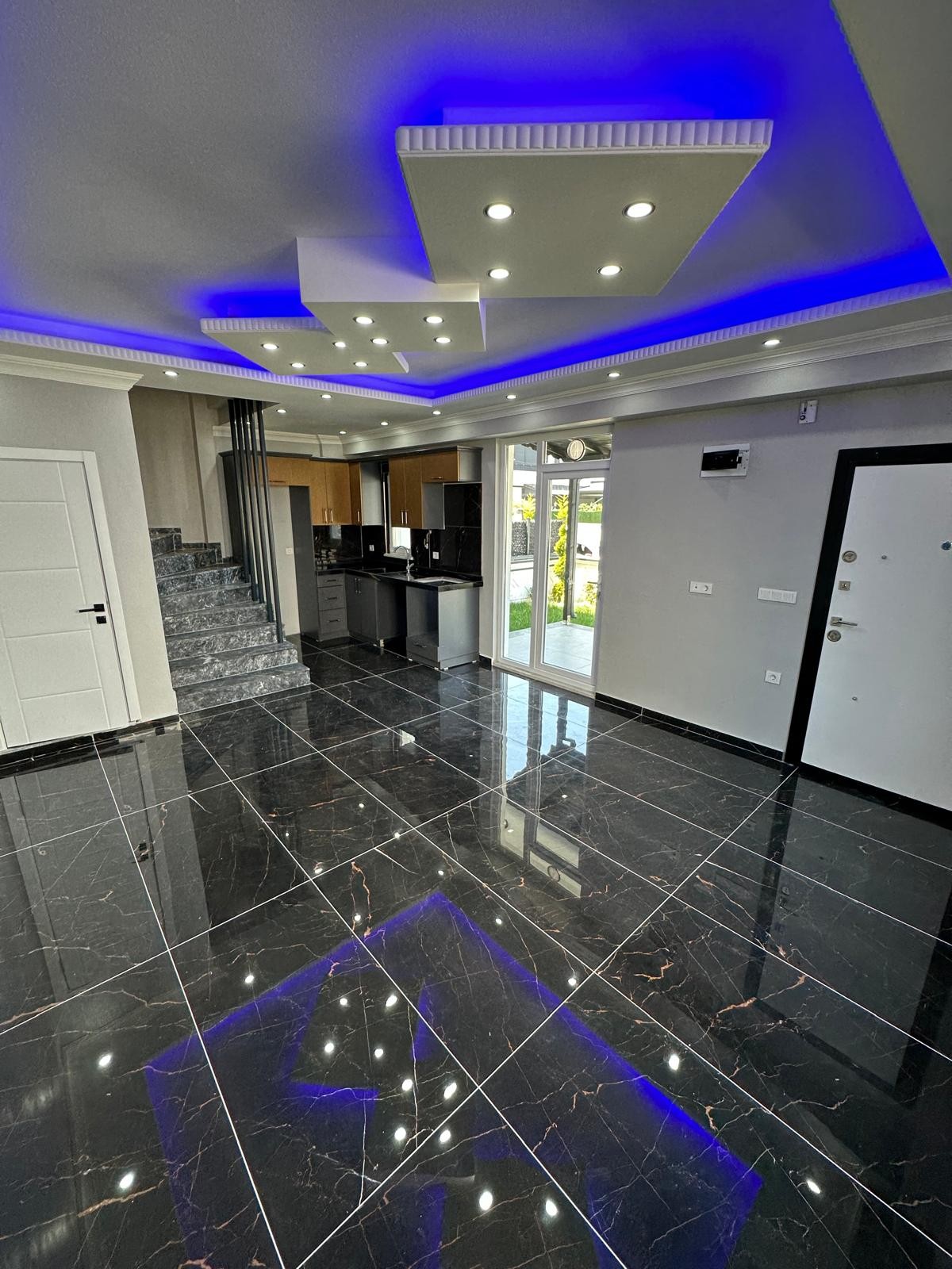 ÖN CEPHE, EBEVEYN BANYO, MÜSTAKİL GİRİŞ, MÜSTAKİL BAHÇE, VERANDALI 3+1 TRİPLEKS VİLLA! KOCAALİ ALANDERE MH