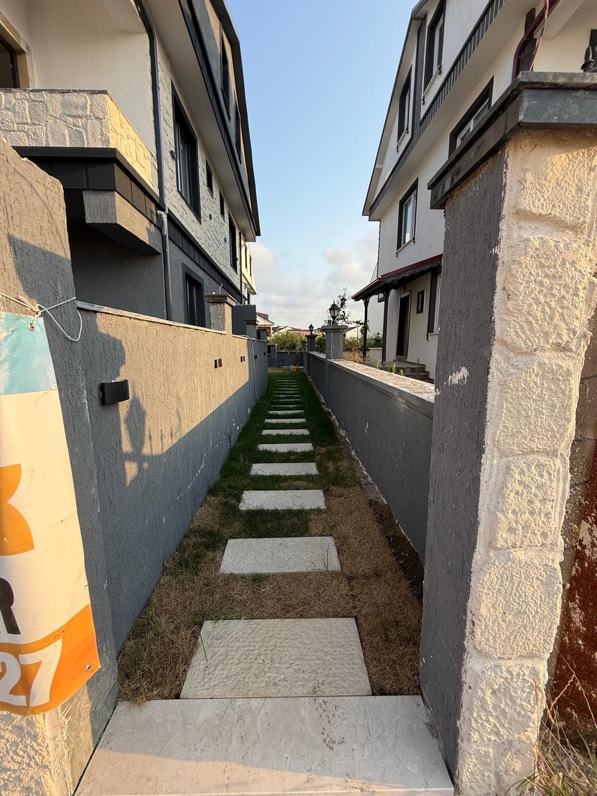 ARKA CEPHE, MÜSTAKİL GİRİŞ-BAHÇE, EBEVEYN BANYO 3+1 TRİPLEKS VİLLA! KOCAALİ ALANDERE MH