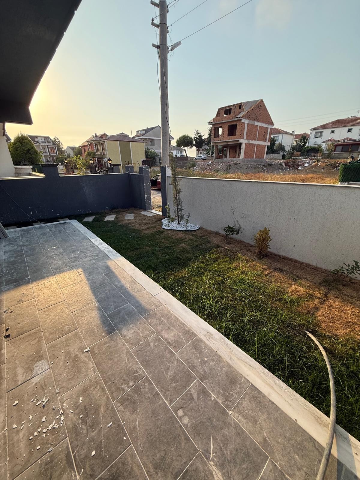 ÖN CEPHE, MÜSTAKİL GİRİŞ-BAHÇE, EBEVEYN BANYO 3+1 TRİPLEKS VİLLA! KOCAALİ ALANDERE MH