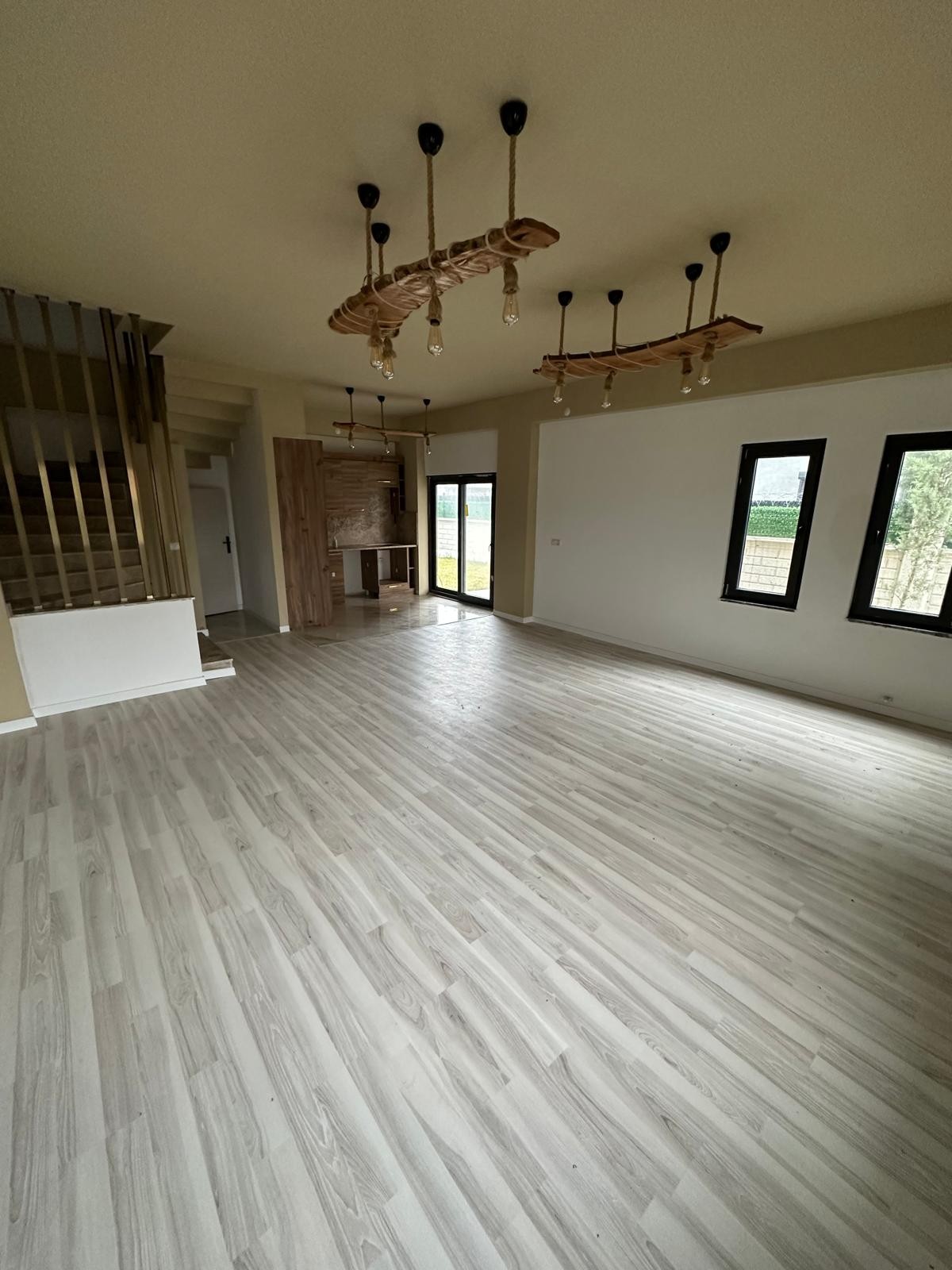 210m2 ARSA İÇİNDE, İLÇEMİZİN EN UYGUN FİYATLI, ULTRA GENİŞ BAHÇELİ, KENDİNE GARAJLI 4+1 MÜSTAKİL TRİPLEKS VİLLASI! KOCAALİ ALANDERE MH