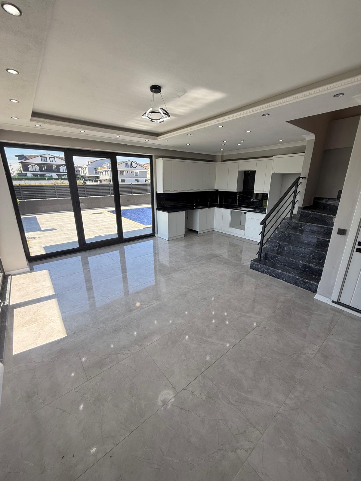 KIŞ BAHÇELİ-ULTRA GENİŞ EMSALSİZ BAHÇE, HAVUZLU, MERKEZ PLAJ, LÜKS DİZAYN 4+1 TRİPLEKS VİLLA! KOCAALİ YAYLA MH