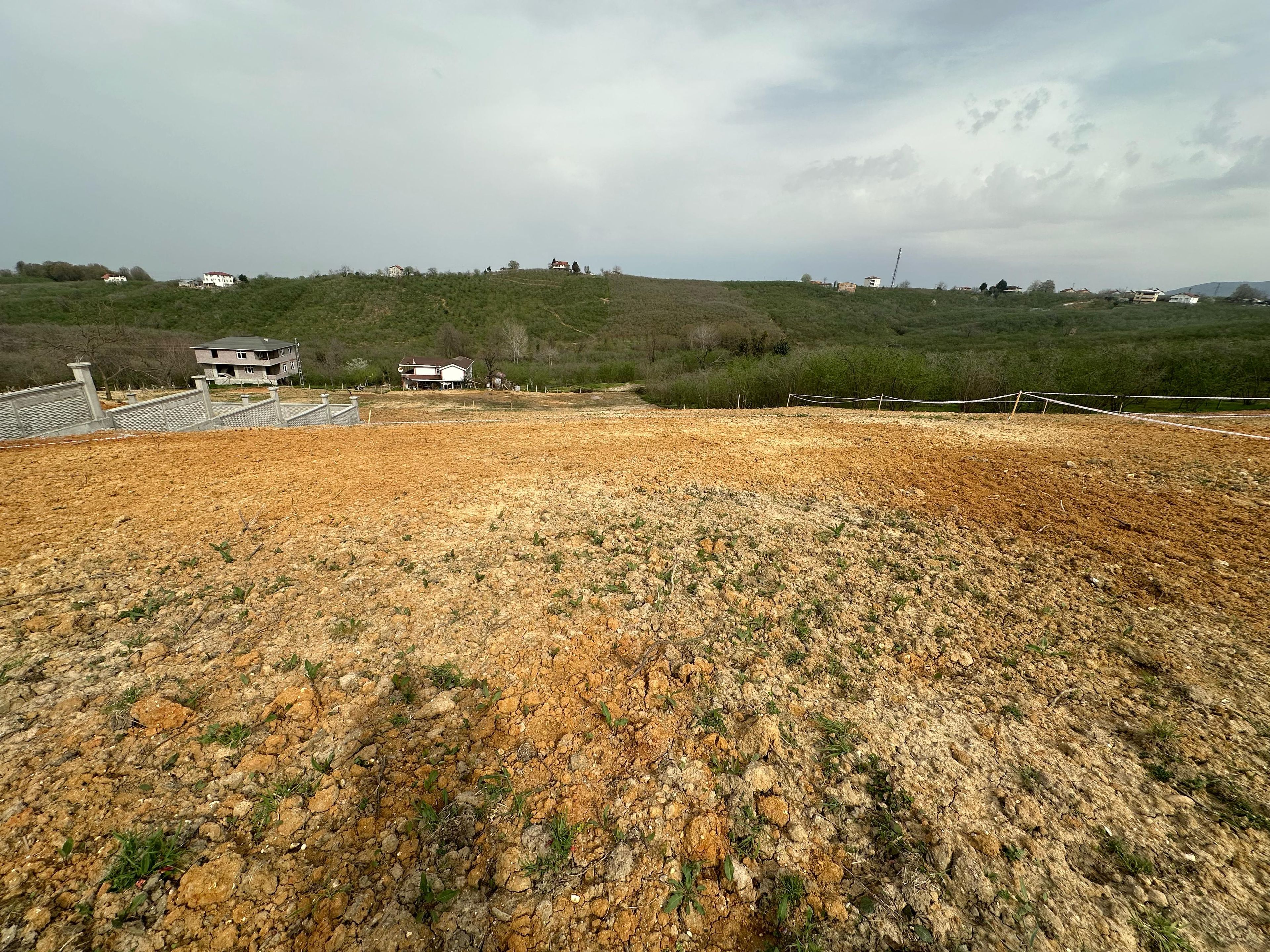 PANORAMİK DENİZ MANZARALI, DOĞA İLE İÇ İÇE, İMARLI-RUHSATLI-PROJELİ PARSELLENMİŞ ARSA 930M2 – KADIKÖY MH.