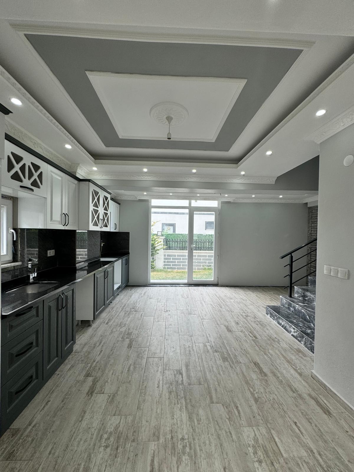 KOCAALİ MÜSTAKİL VİLLA! 162m2 ARSA İÇİNDE, OTURUMA HAZIR, 4+1 TRİPLEKS! KOCAALİ ALANDERE MH
