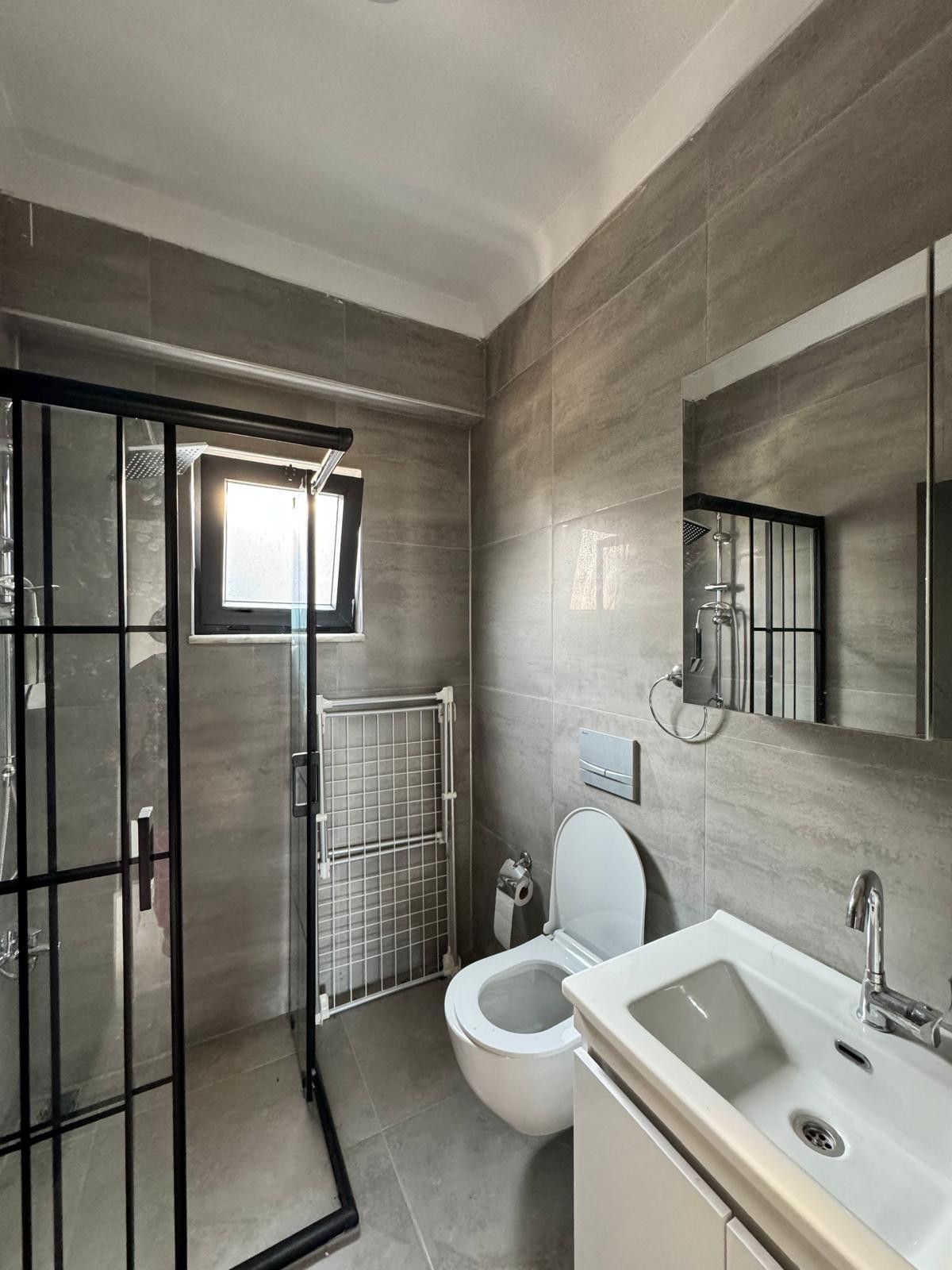DENİZE SIFIR, 376M2 ARSA İÇİNDE, KÖŞE PARSEL 5+1 TRİPLEKS VİLLA! KOCAALİ ALANDERE MH