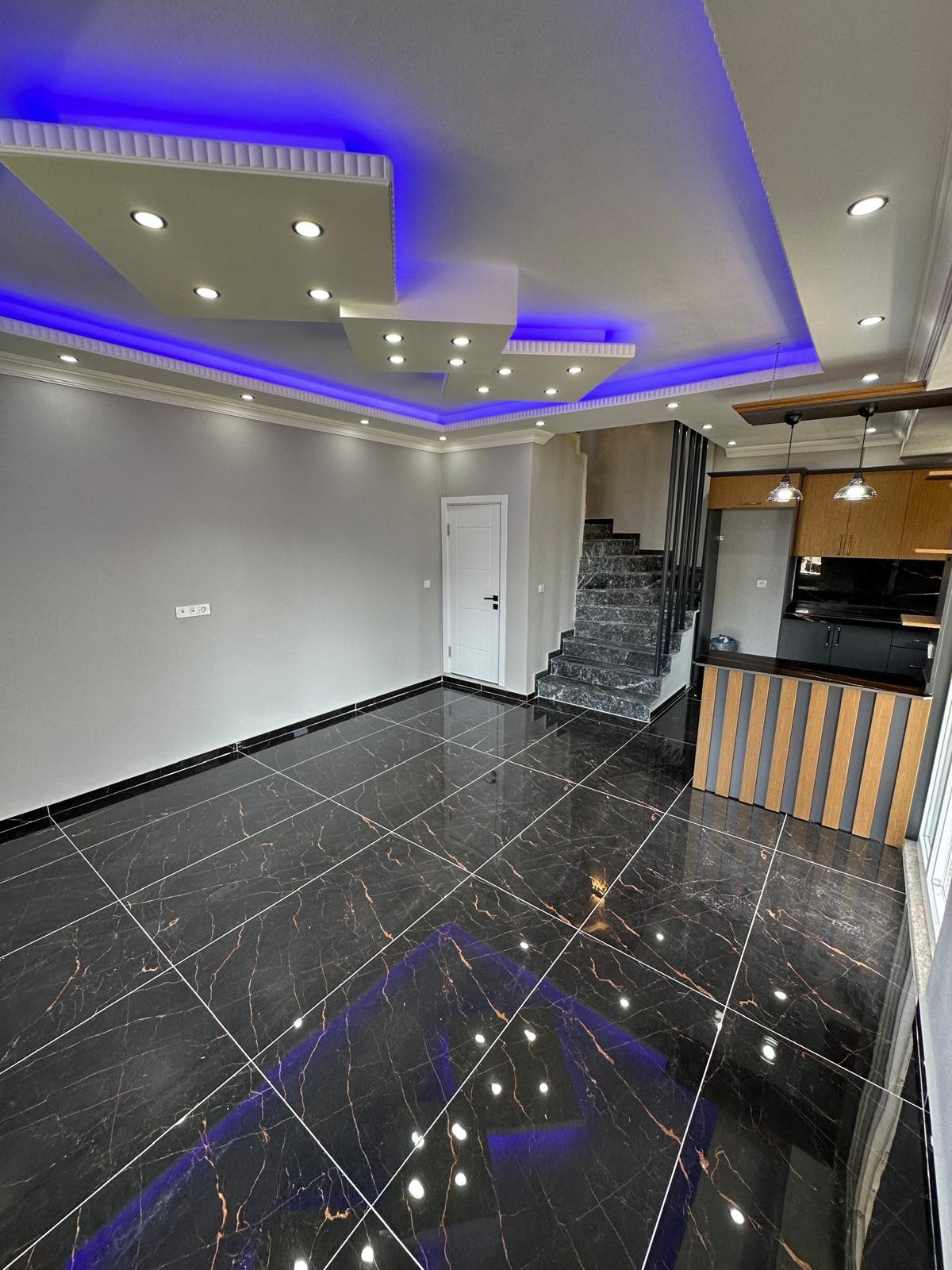 EBEVEYN BANYO, MÜSTAKİL GİRİŞ, MÜSTAKİL BAHÇE, VERANDALI 3+1 TRİPLEKS VİLLA! KOCAALİ ALANDERE MH