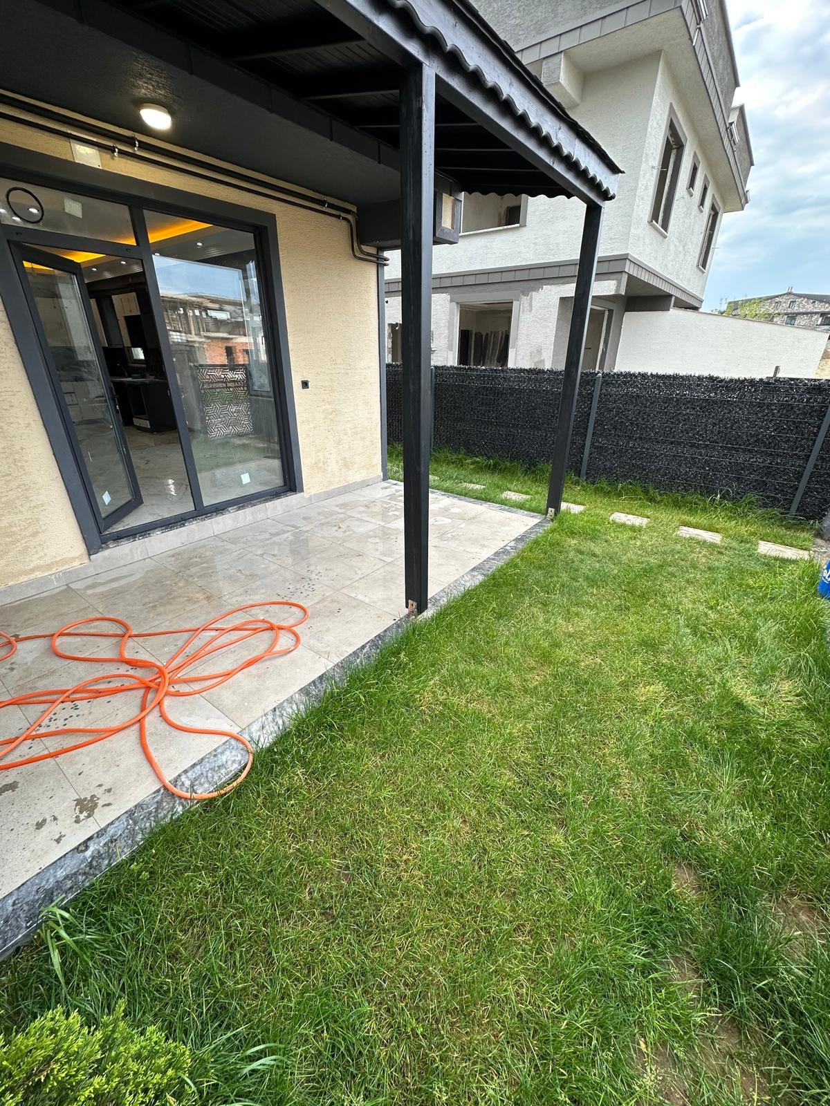 EBEVEYN BANYOLU, VERANDALI, MÜSTAKİL GİRİŞ-BAHÇE, KOMBİ(PETEK), 3+1 TRİPLEKS VİLLA! KOCAALİ YAYLA MH