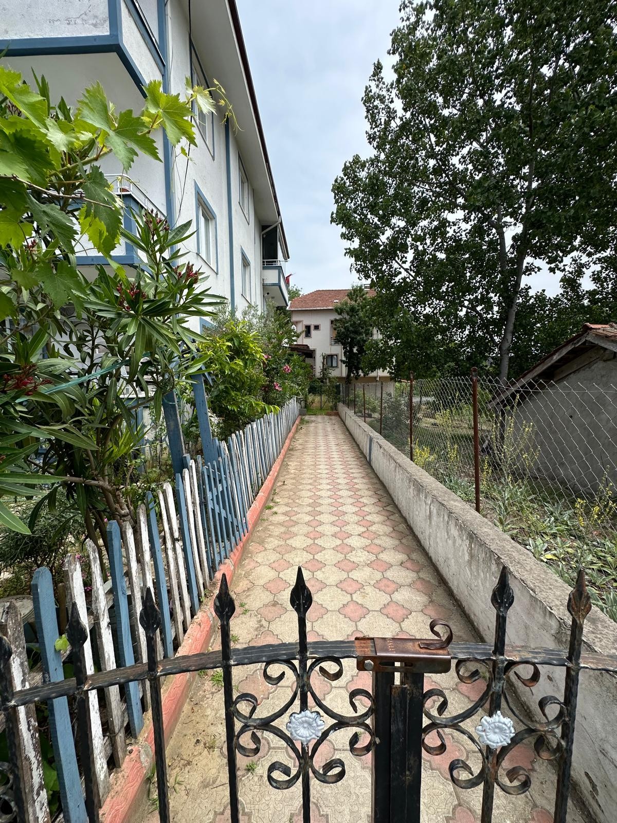 MERKEZ PLAJ, EŞYALI, DENİZE 3DK, ARA KAT, KOMBİ-PETEK, FIRSAT FİYAT 1+1 DAİRE! YALI MH