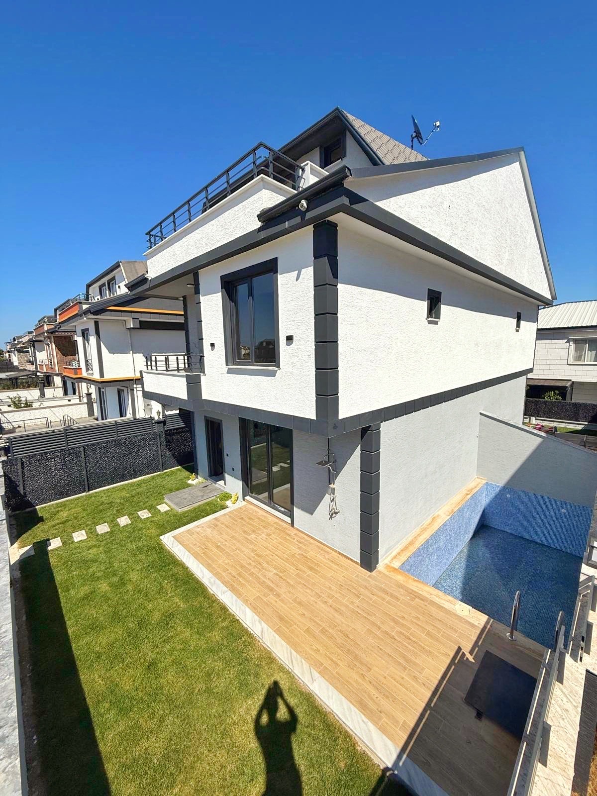 ULTRA GENİŞ BİNA ALANLI, ÖN CEPHE, ÜNİVERSİTE YANI, 144M2 KENDİ ARSASI, HAVUZLU 4+1 TRİPLEKS VİLLA! KOCAALİ ALANDERE MH